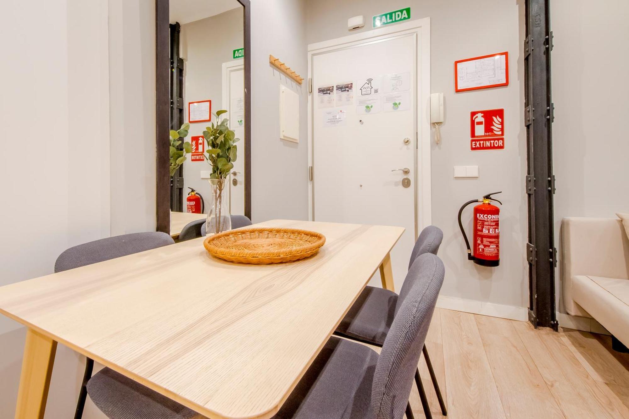 Acogedor 3 Y Terraza En El Centro De Apartamento Madrid