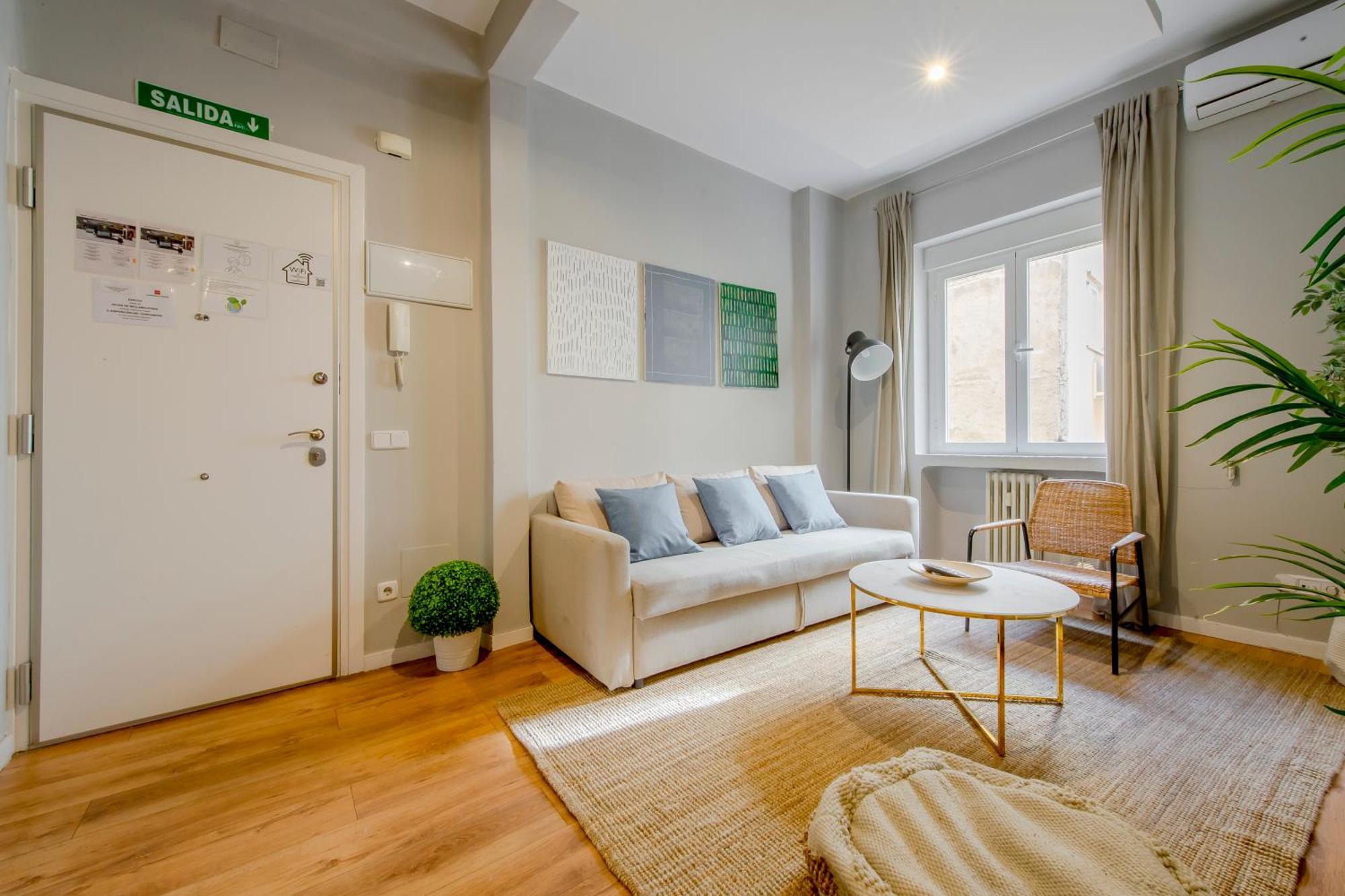 Apartamento Excelente Piso De 3 En La Latina-centro