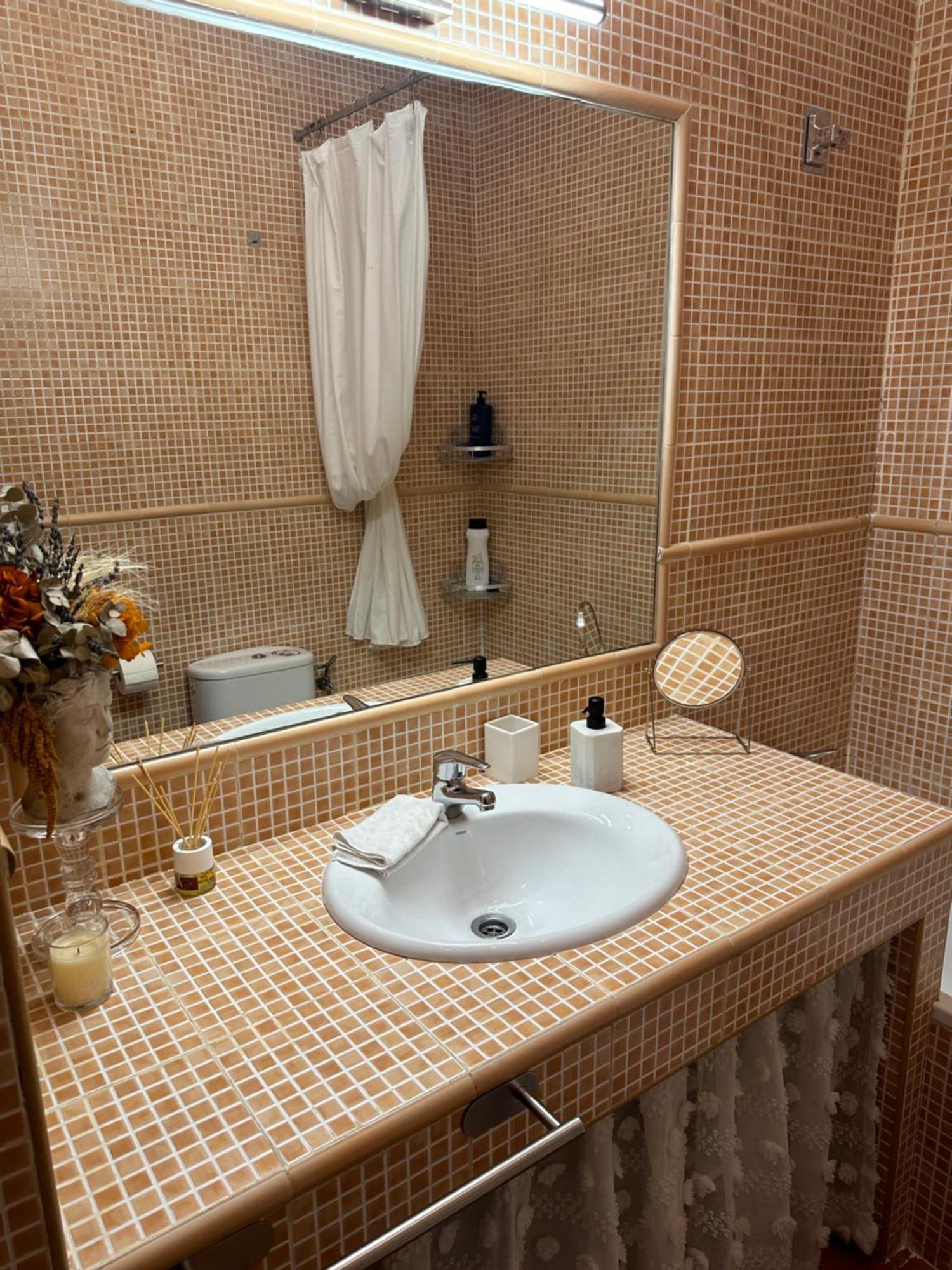 Habitación en casa particular Privada Con Balcones, Centro Madrid, Malasana