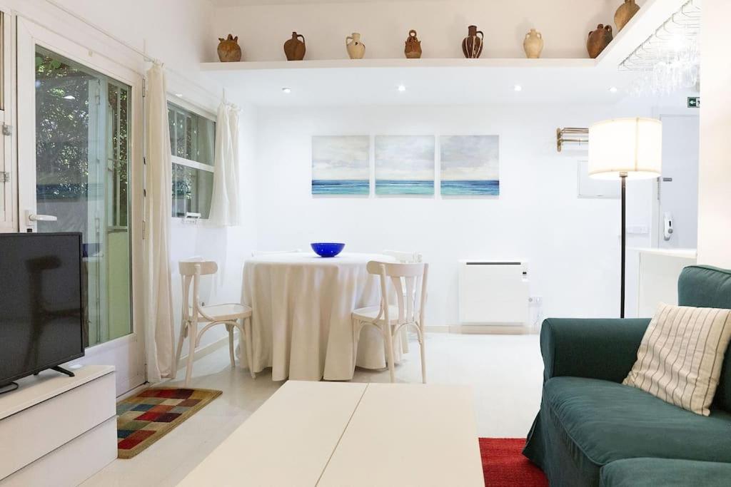 House With Courtyard In Puerta Del Angel - Mauregato