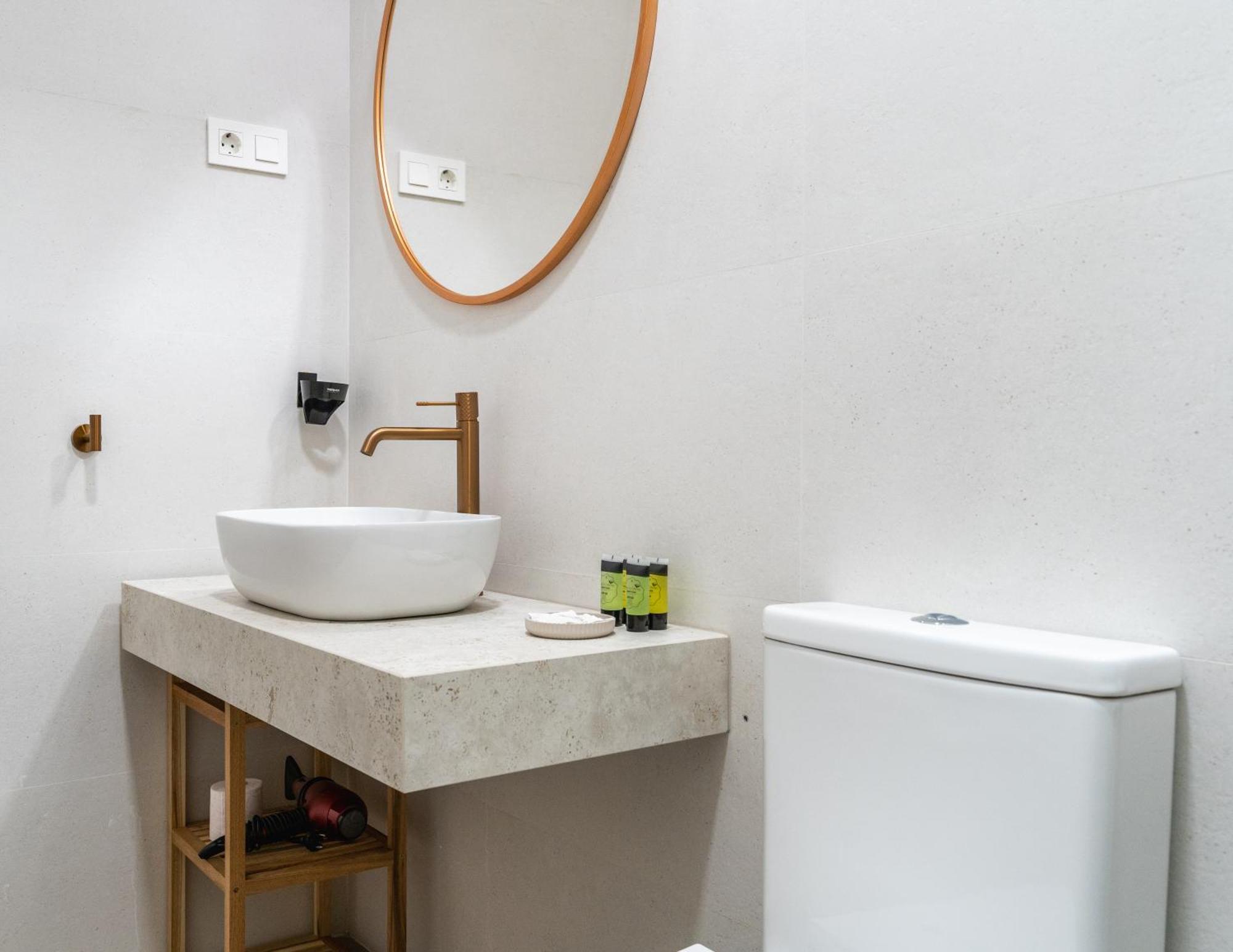 Modern And Bright-1bedroom 2bathrooms-la Latina Apartment *