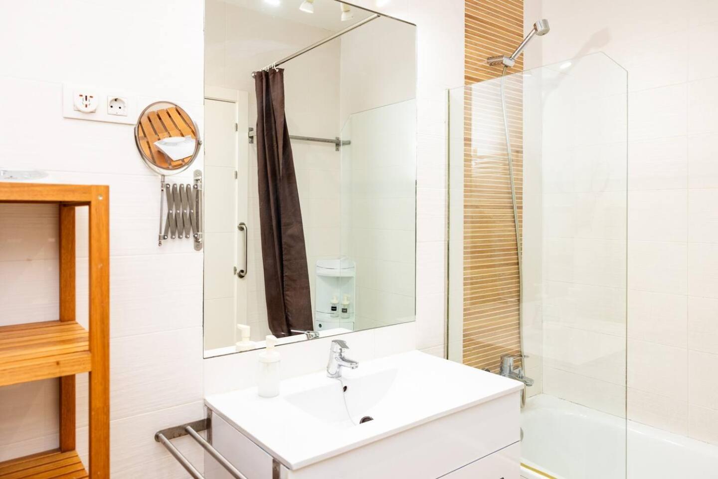 Modern And Spacious-2bedrooms 1bathroom-malasana Apartamento *