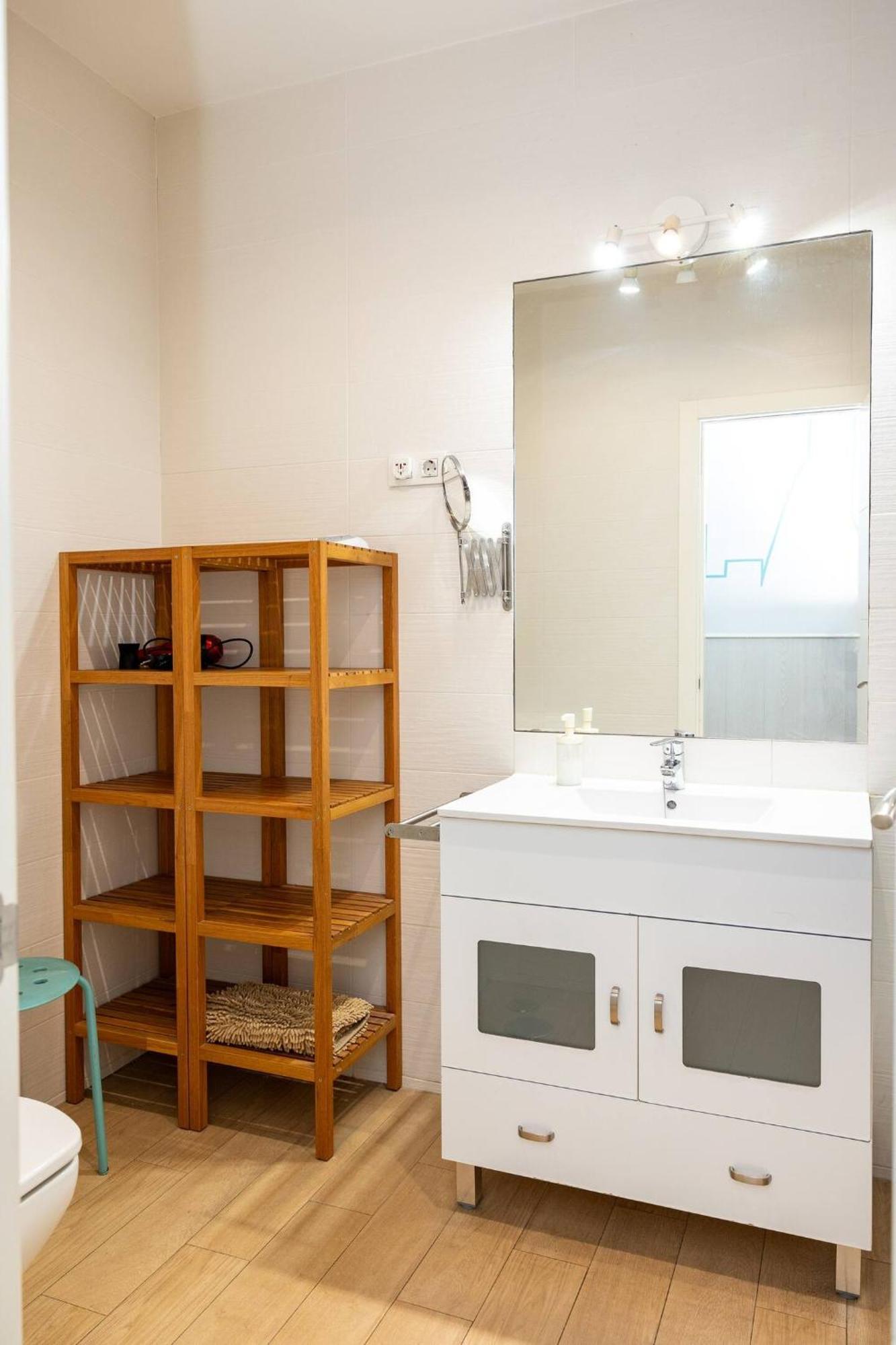 Modern And Spacious-2bedrooms 1bathroom-malasana Apartamento