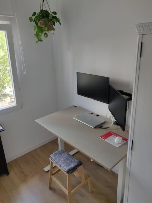 Moderno Con Oficina Y Balcon Apartamento Madrid