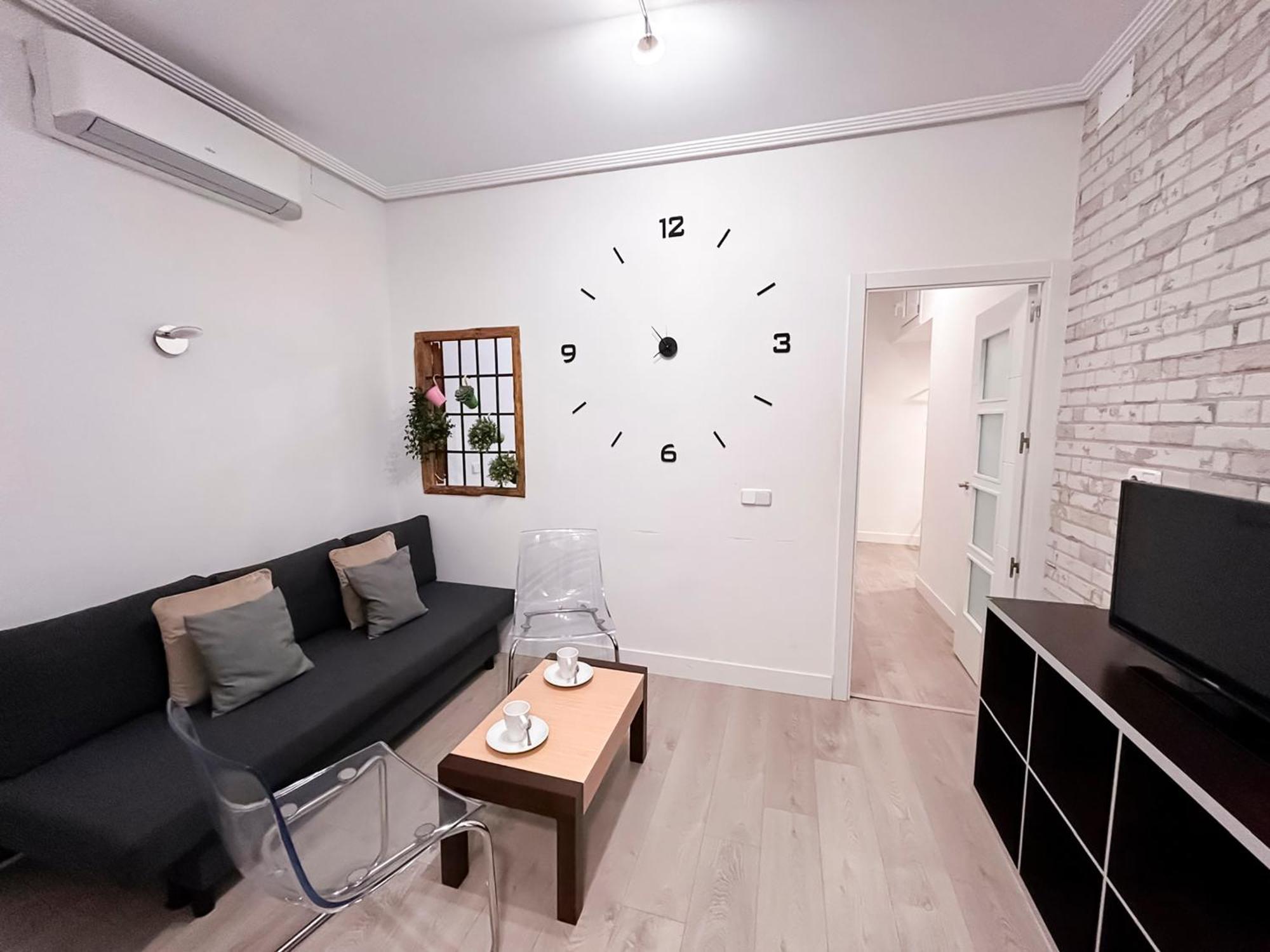 Charming Vibrant Apartment *