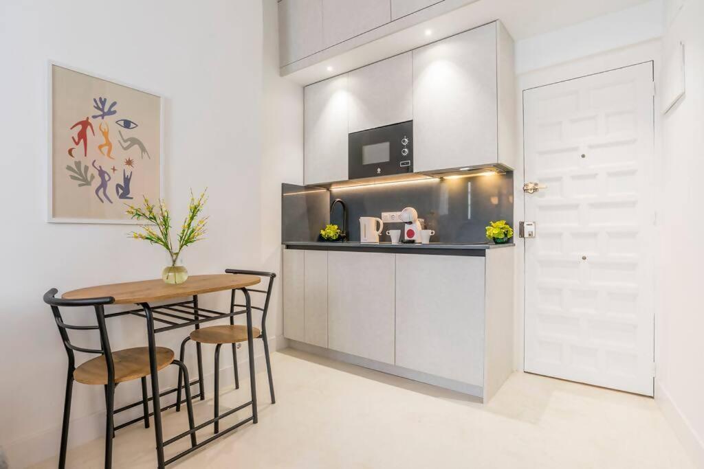 Gran Via Sol Location In Center Of Apartamento