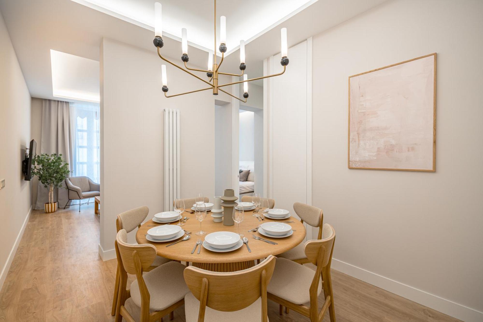 Lalatina Iv Calle Conde De Romanones 4br 4bh Apartment