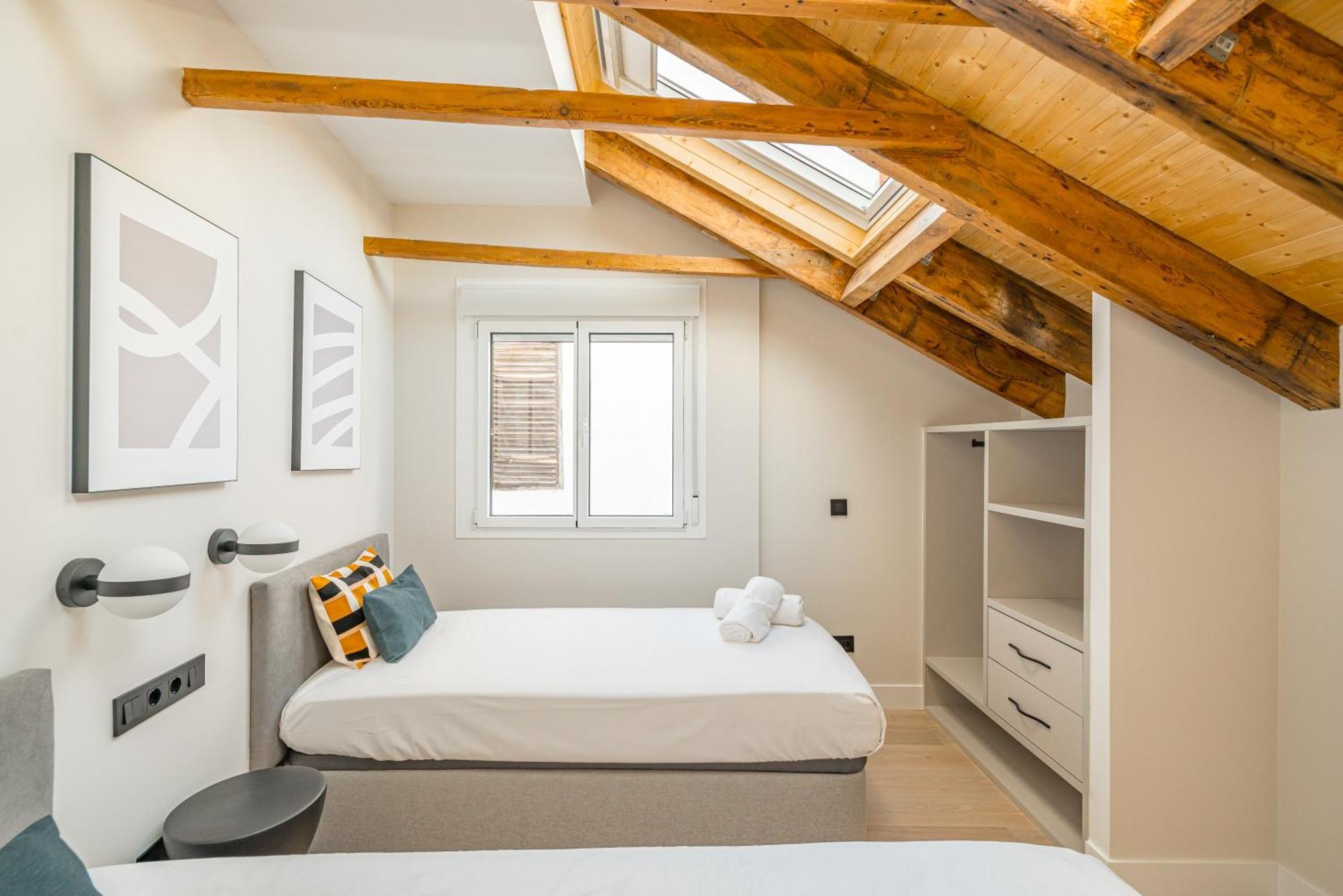 Apartment Gran Via Xv Calle De Conchas 4br 4bh *