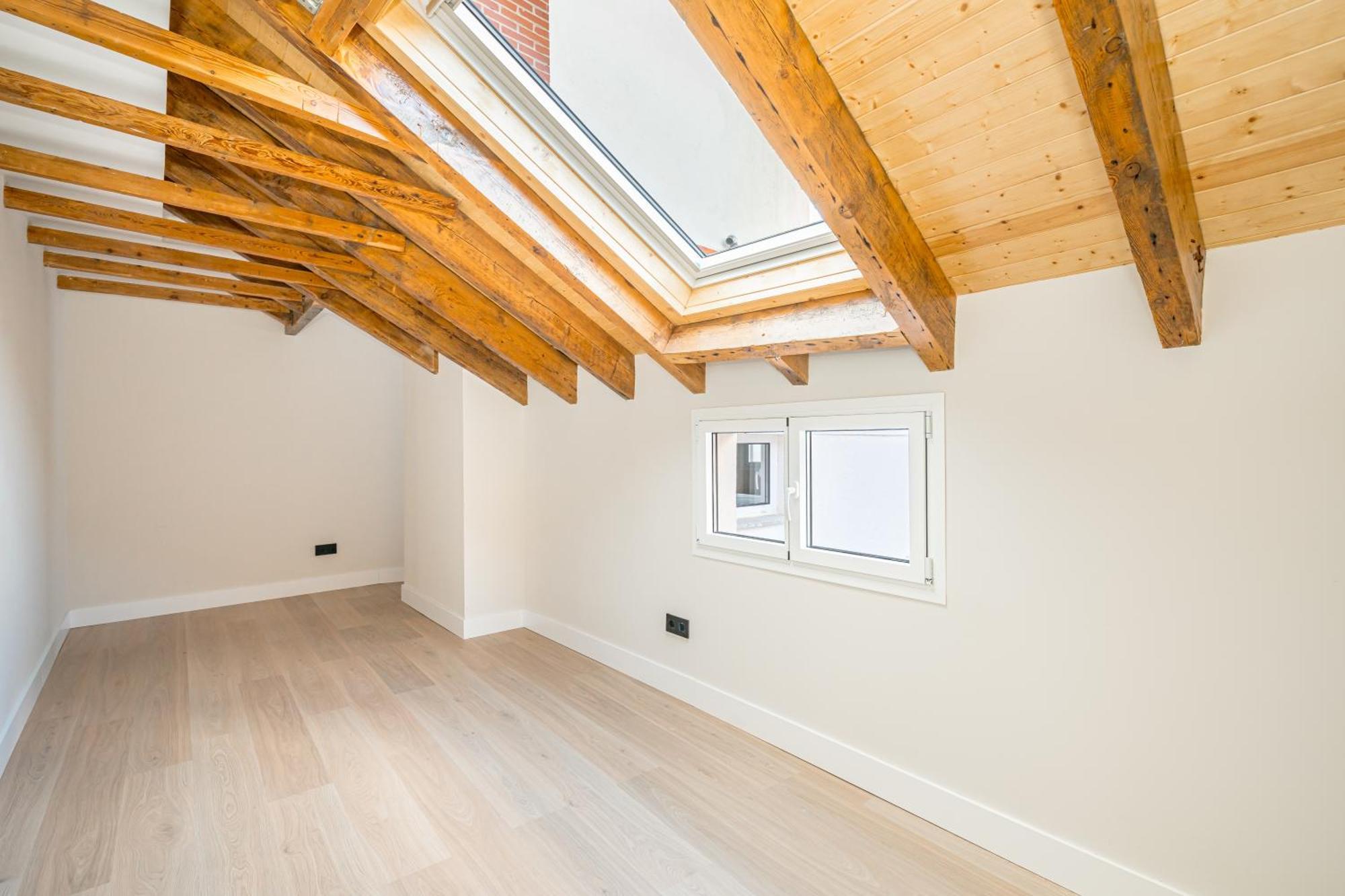 Gran Via Xv Calle De Conchas 4br 4bh Apartment Madrid