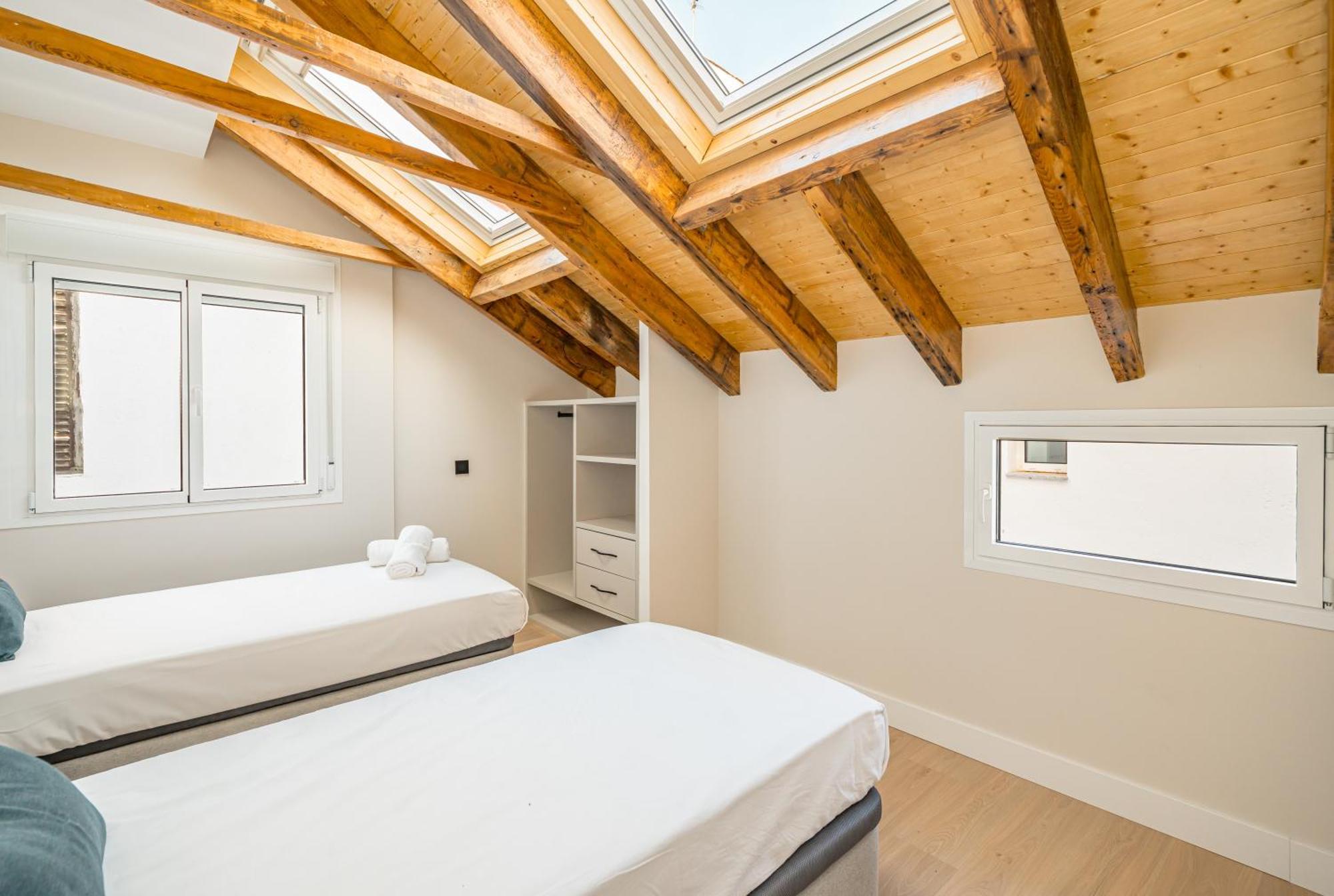 Gran Via Xv Calle De Conchas 4br 4bh Apartment Madrid