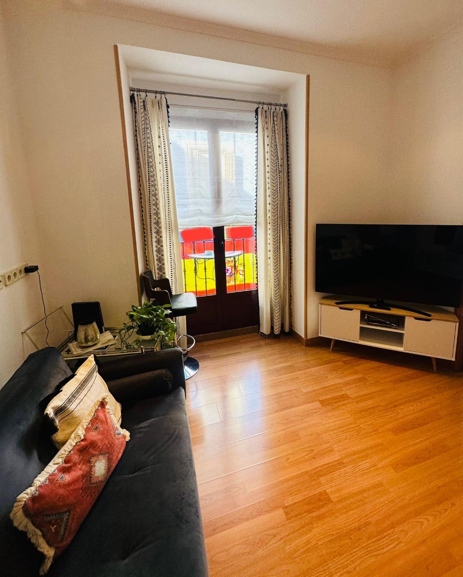 Habitación en casa particular Privada Con Balcones, Centro Madrid, Malasana