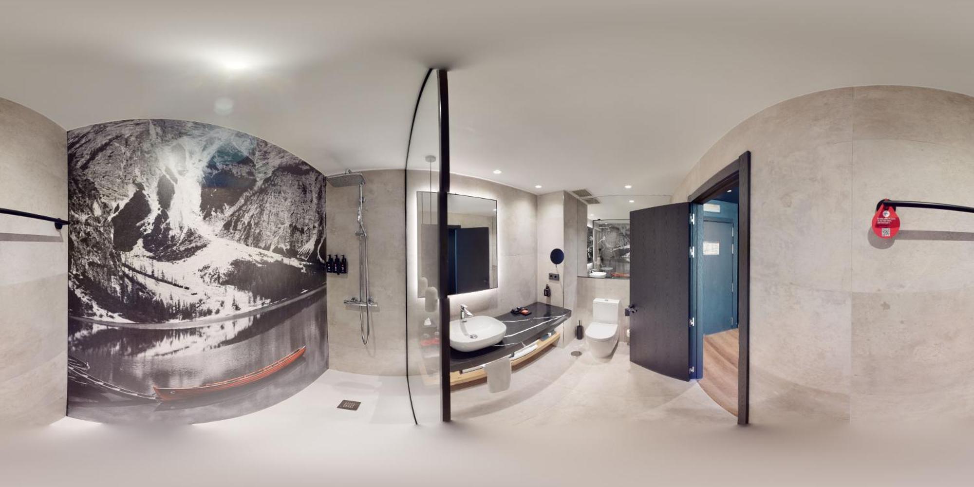 Radisson Red Hotel
