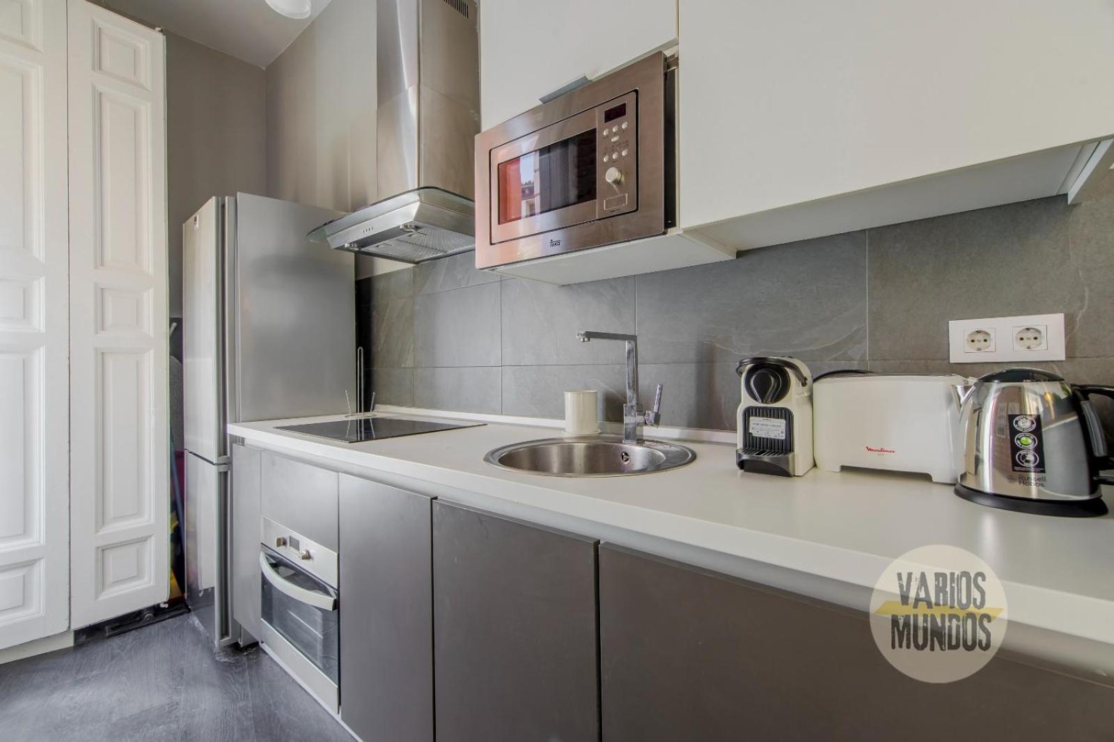Great 6pax In The Heart Of Center Apartment