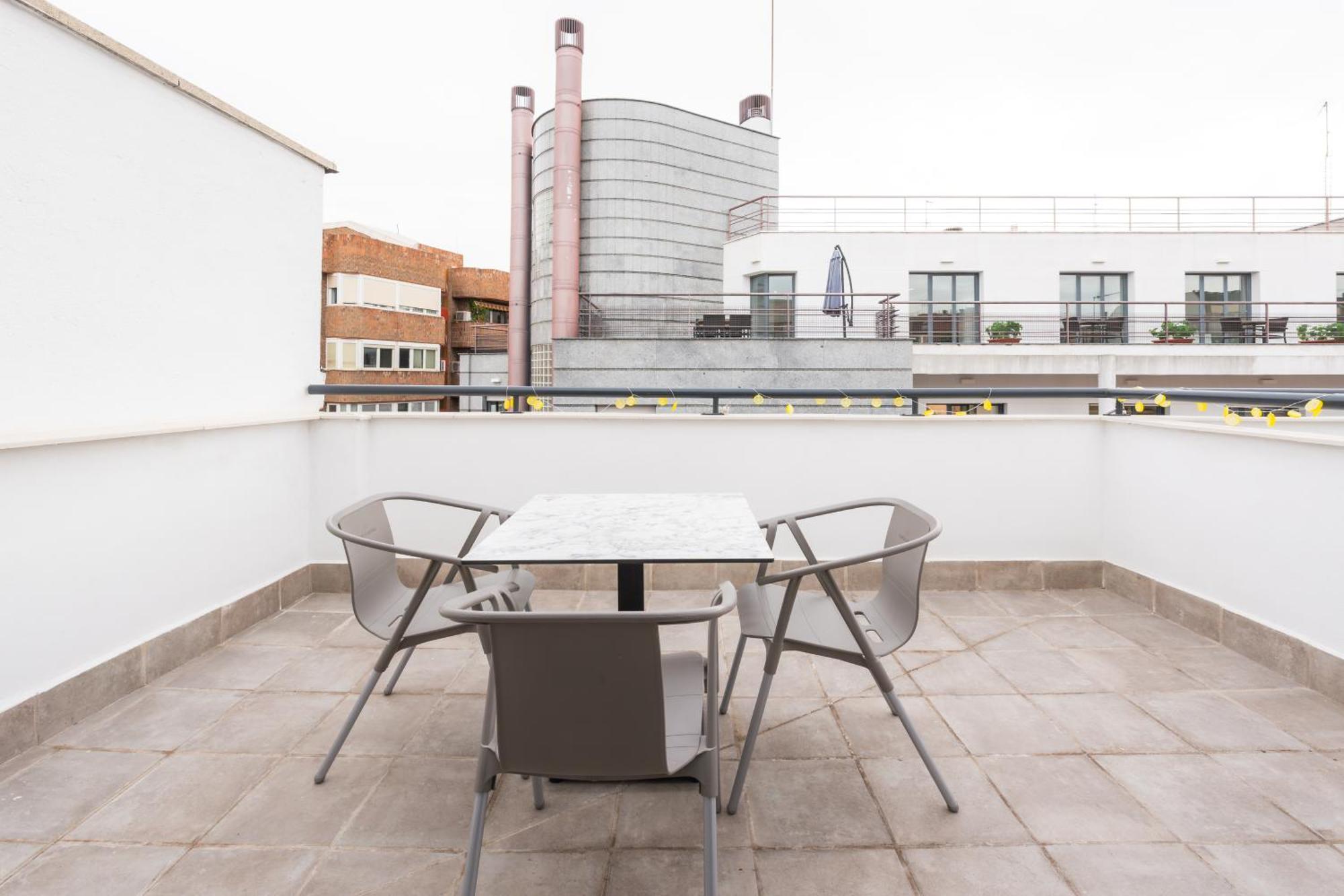 Aparthotel Lemon & Bernabeu *