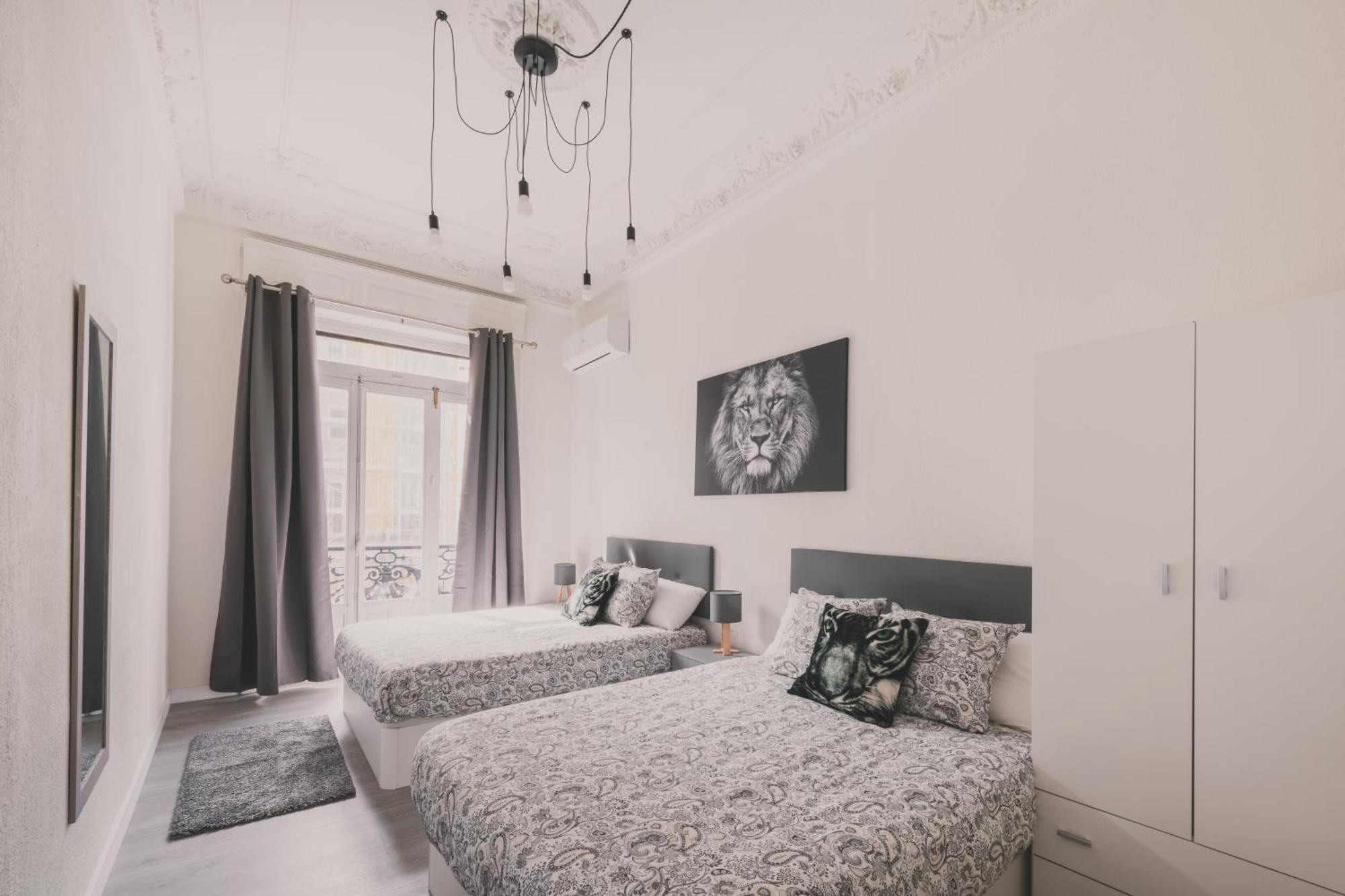 Amplio Piso De 7 Habs, 4 Banos Sobre Calle Gran Via Apartamento *