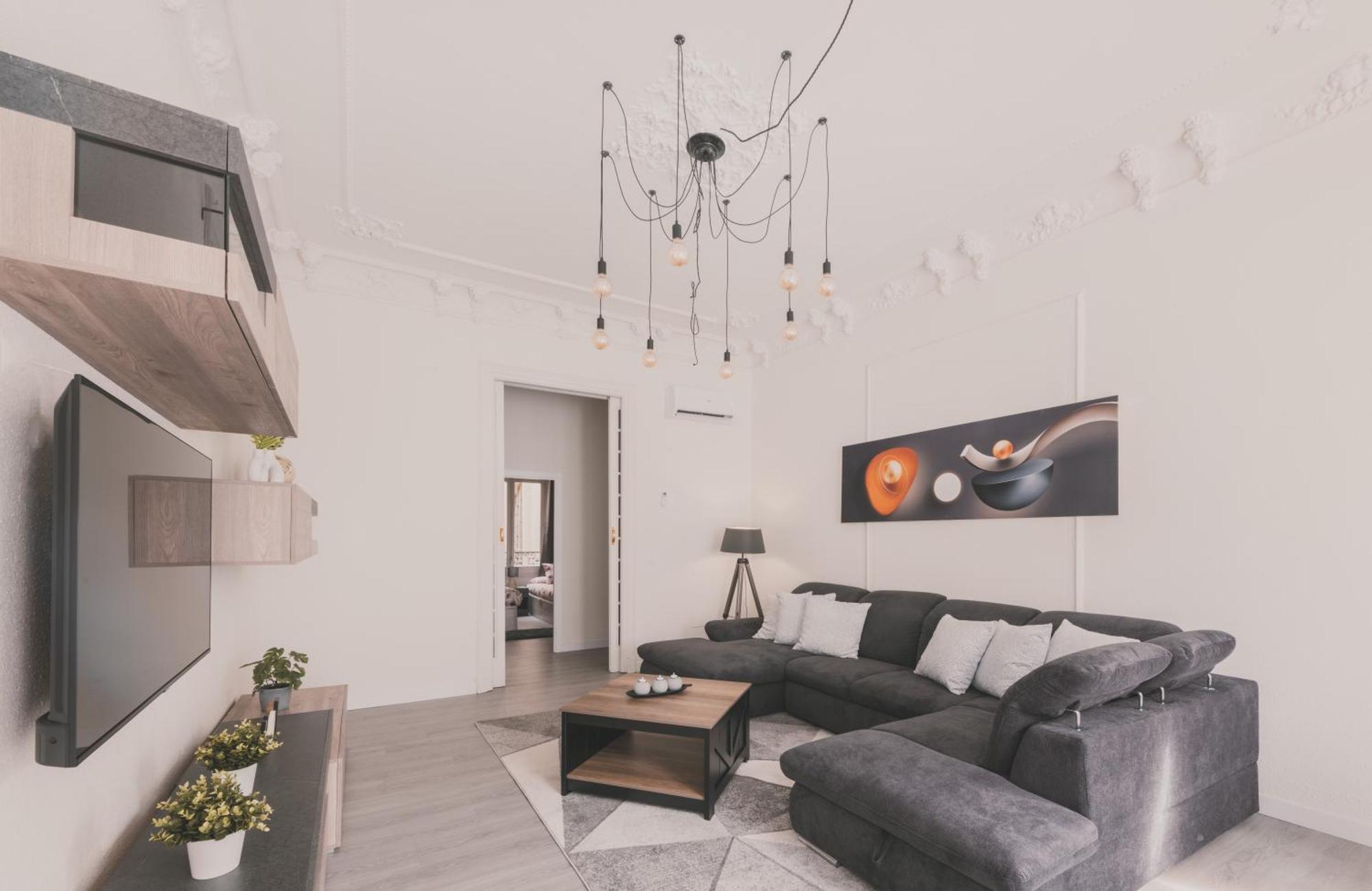 Apartamento Amplio Piso De 7 Habs, 4 Banos Sobre Calle Gran Via