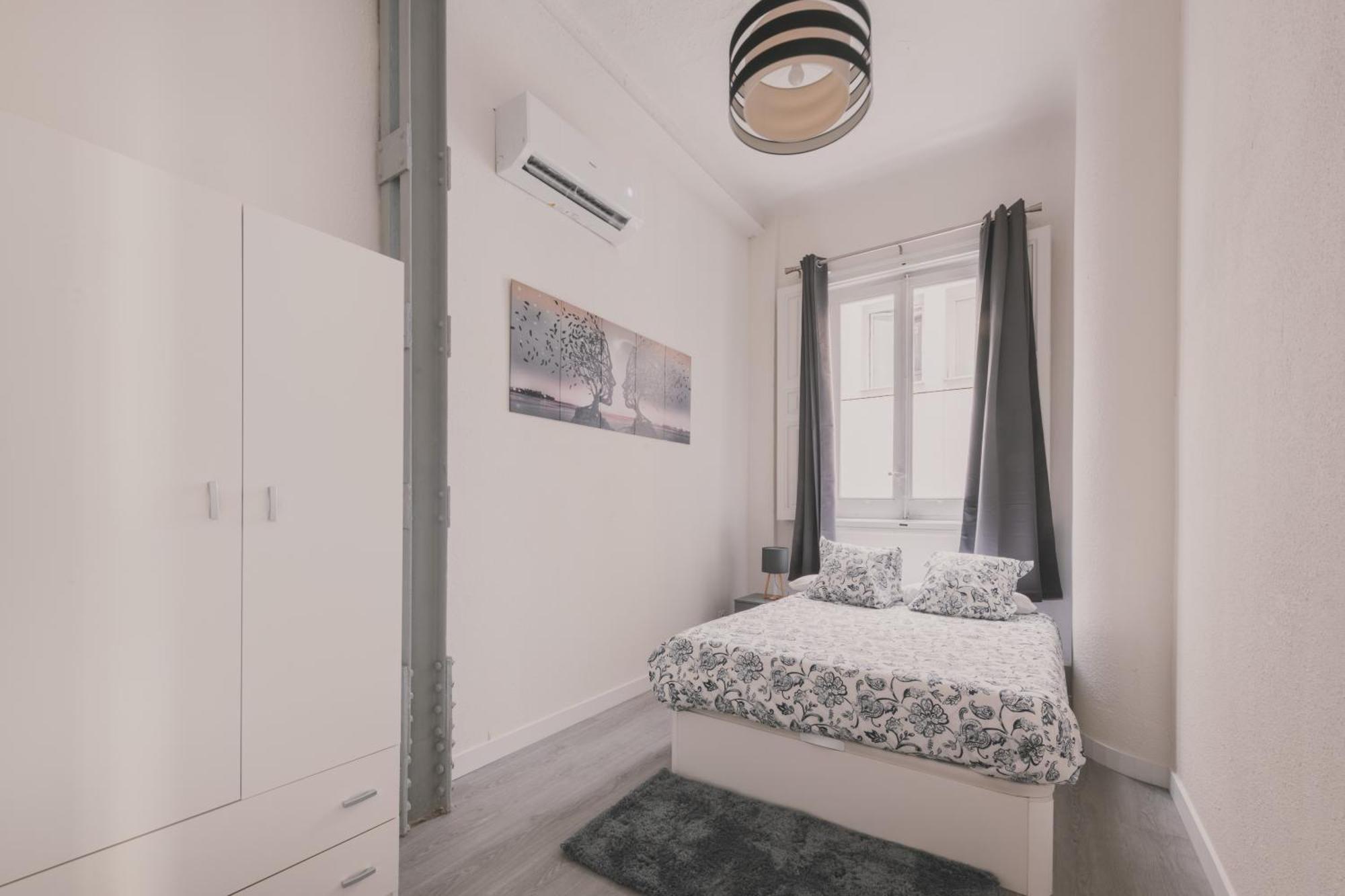 Apartamento Amplio Piso De 7 Habs, 4 Banos Sobre Calle Gran Via *