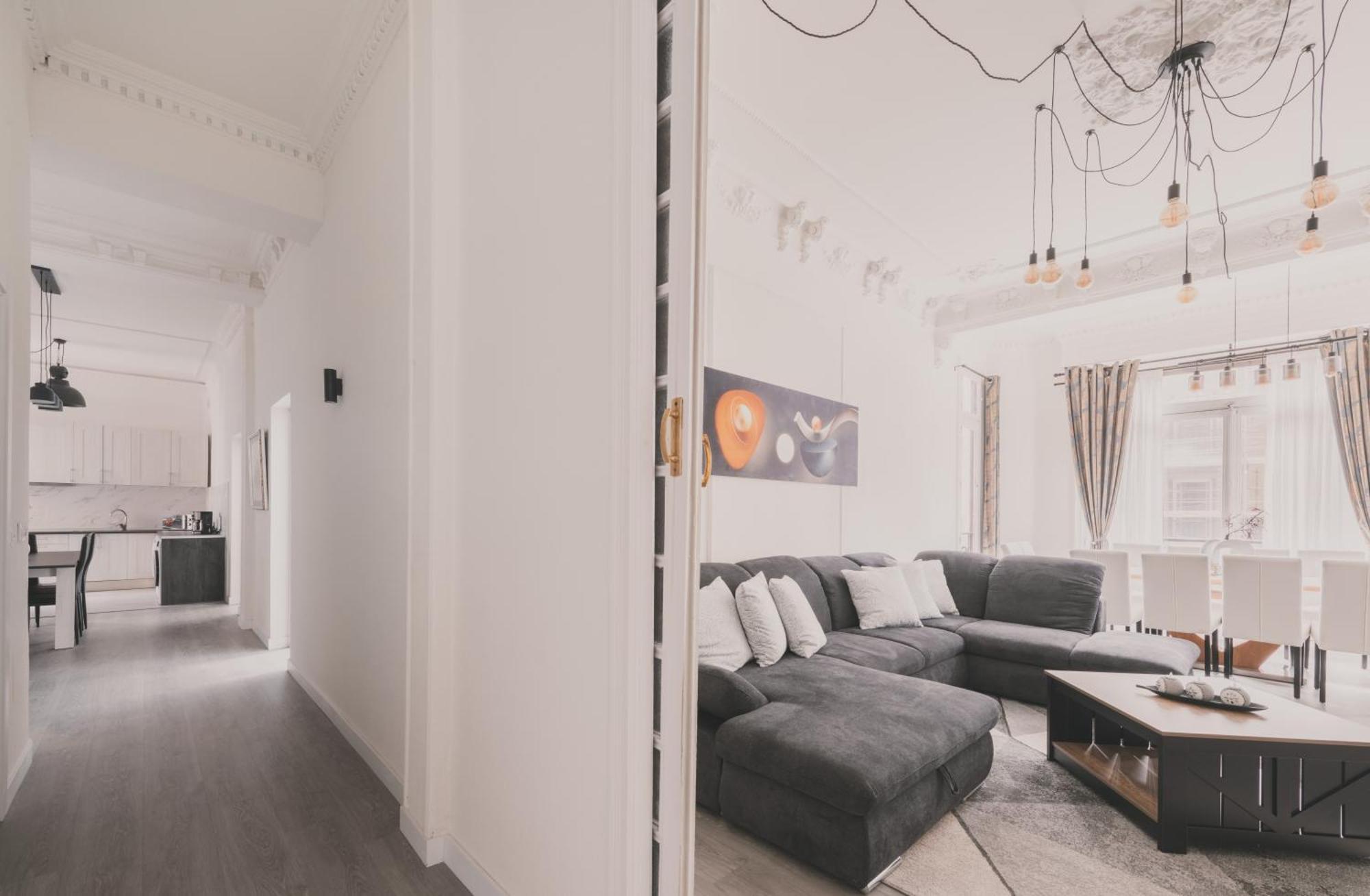 Amplio Piso De 7 Habs, 4 Banos Sobre Calle Gran Via Apartamento *