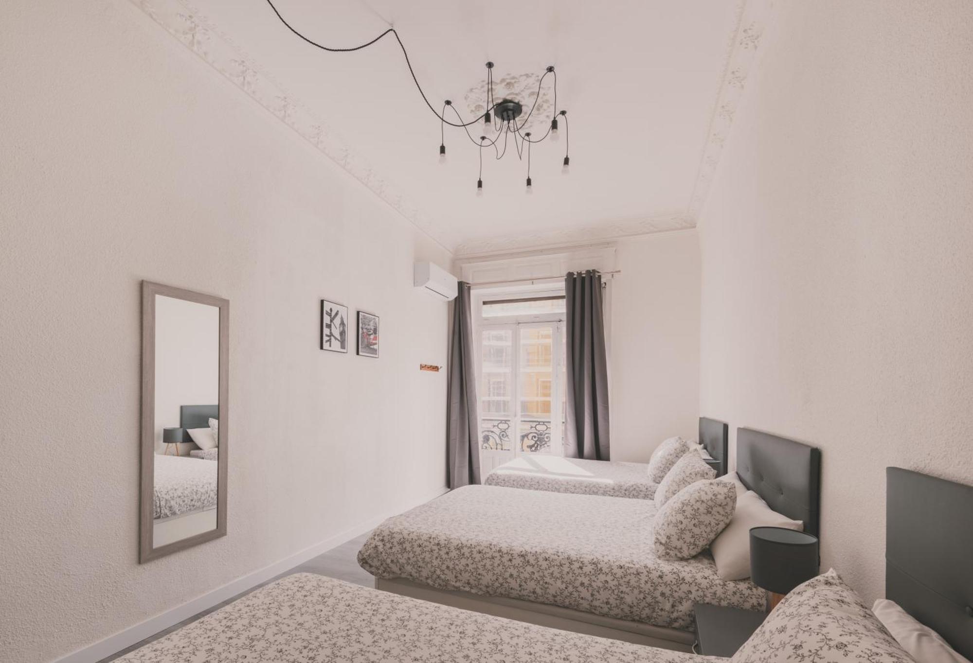 Amplio Piso De 7 Habs, 4 Banos Sobre Calle Gran Via Apartamento