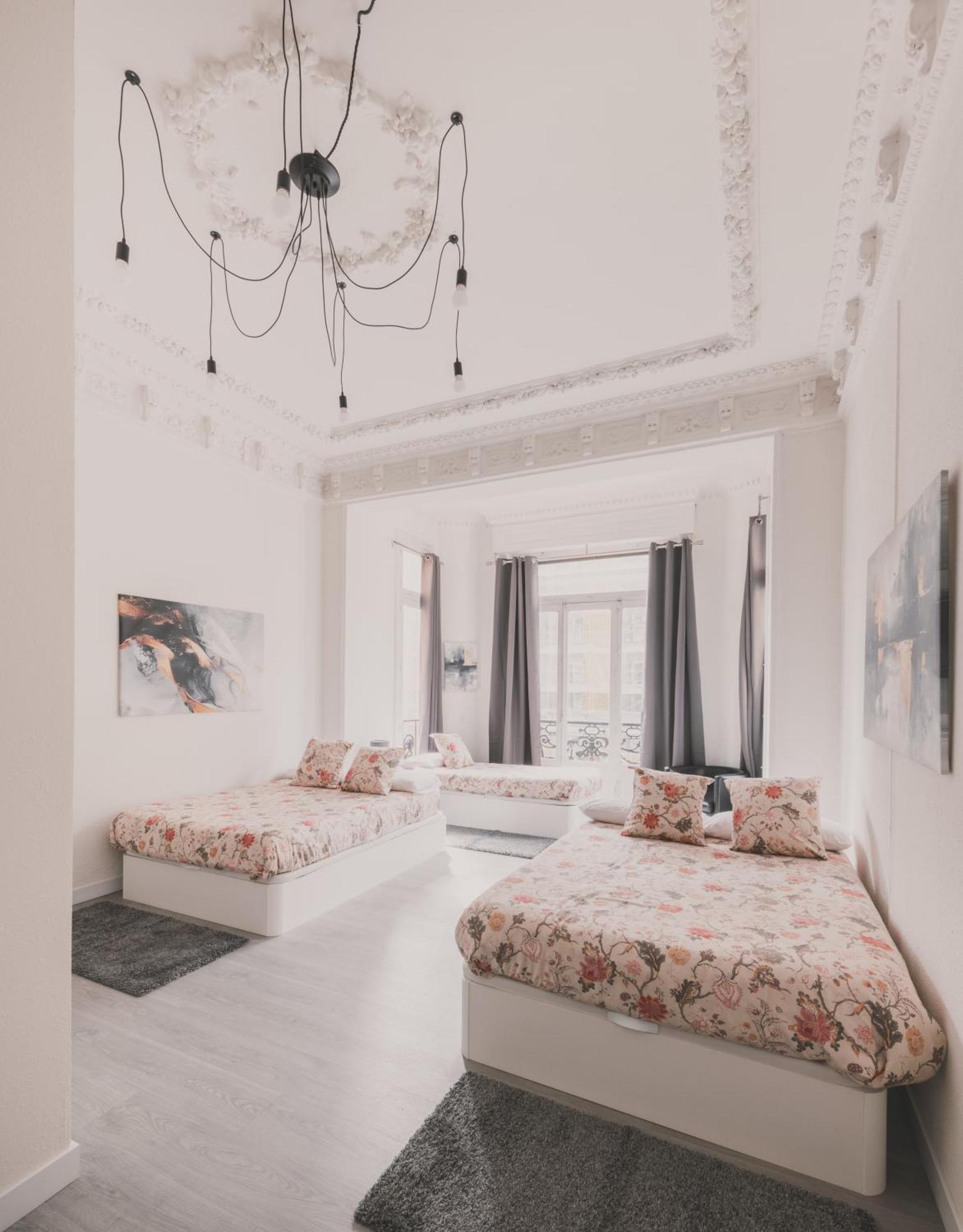 Apartamento Amplio Piso De 7 Habs, 4 Banos Sobre Calle Gran Via *