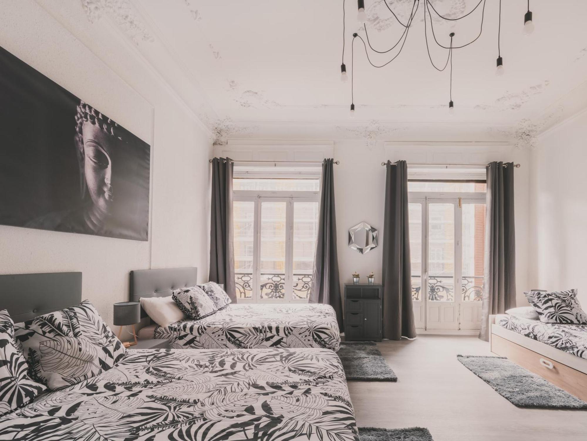 Amplio Piso De 7 Habs, 4 Banos Sobre Calle Gran Via Apartamento