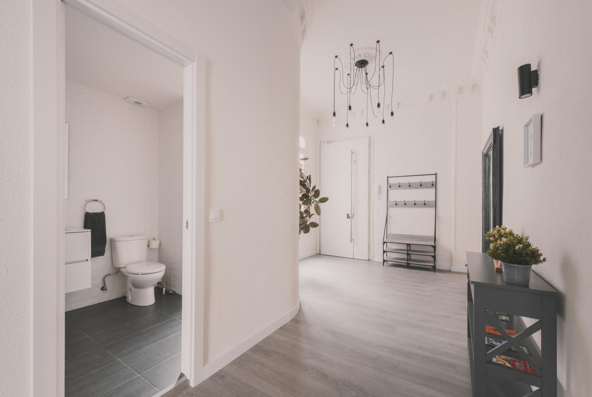 Amplio Piso De 7 Habs, 4 Banos Sobre Calle Gran Via Apartamento Madrid