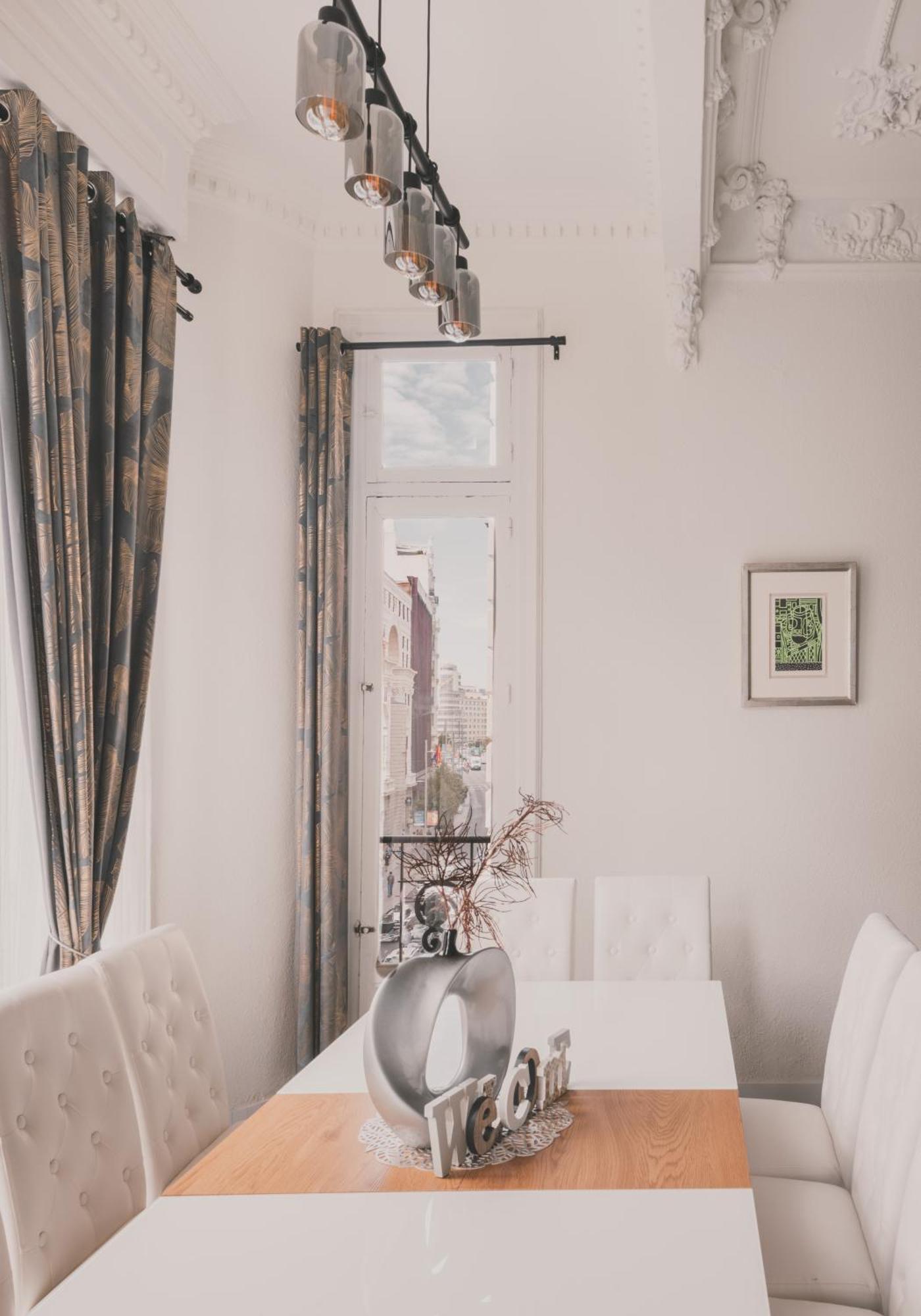 Apartamento Amplio Piso De 7 Habs, 4 Banos Sobre Calle Gran Via