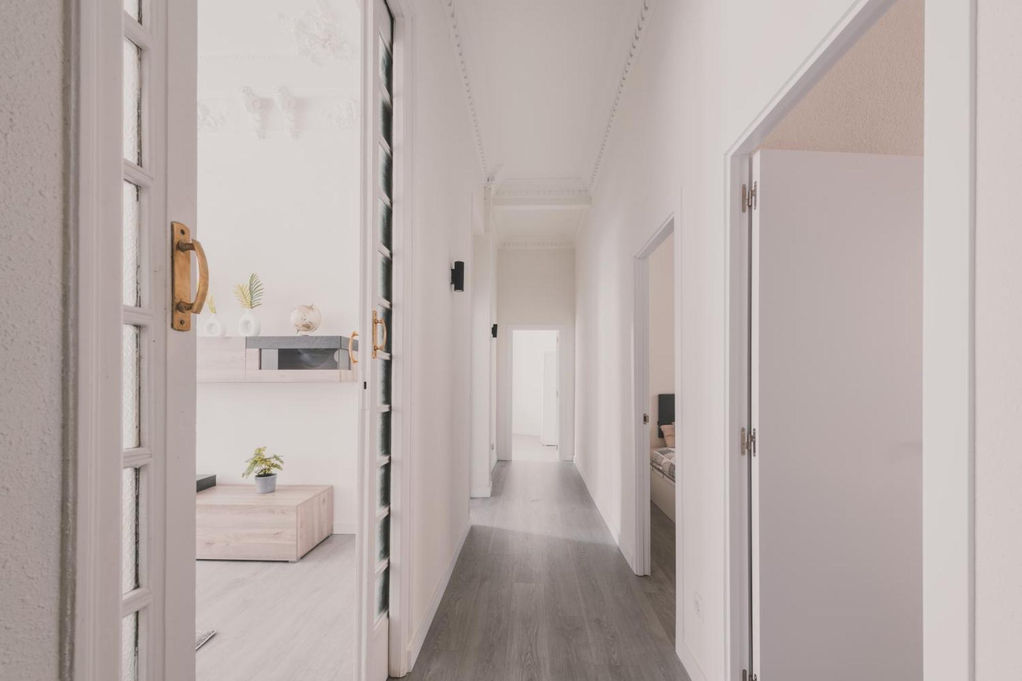 Amplio Piso De 7 Habs, 4 Banos Sobre Calle Gran Via Apartamento