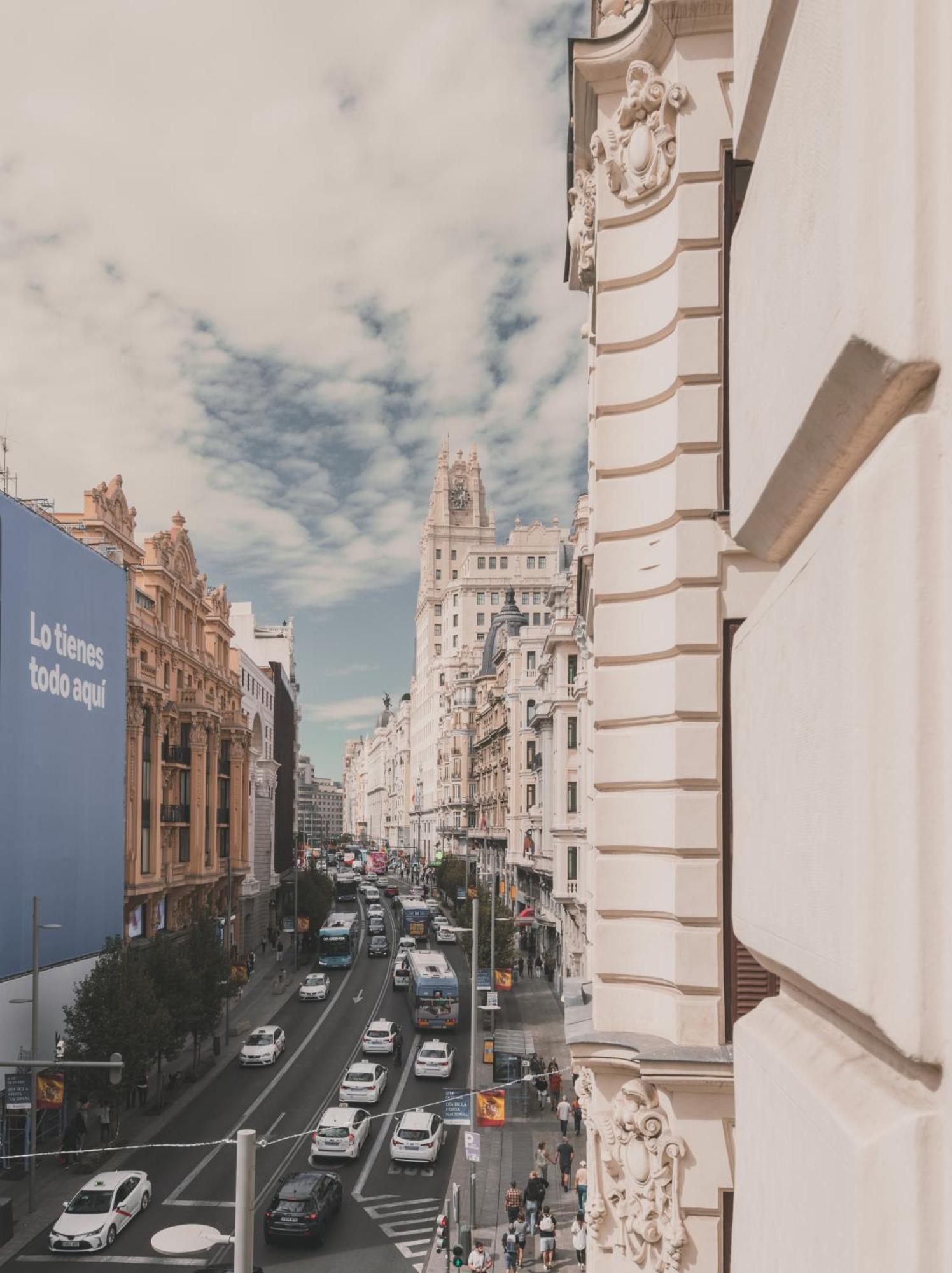 Apartamento Amplio Piso De 7 Habs, 4 Banos Sobre Calle Gran Via
