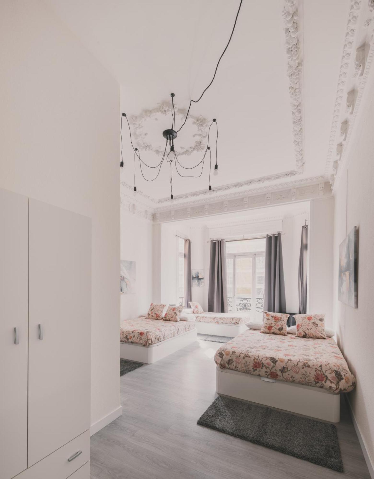 Apartamento Amplio Piso De 7 Habs, 4 Banos Sobre Calle Gran Via *