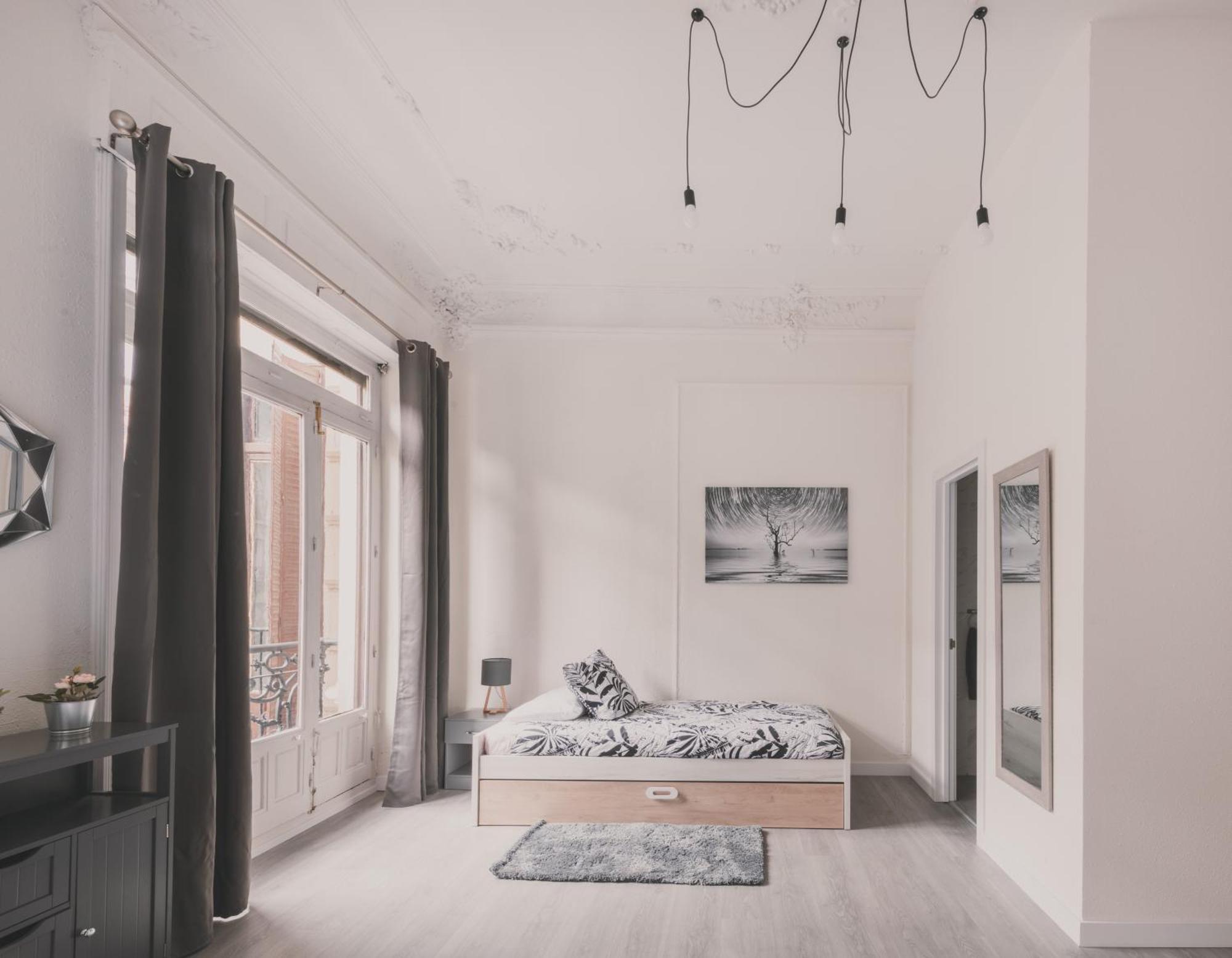 Apartamento Amplio Piso De 7 Habs, 4 Banos Sobre Calle Gran Via