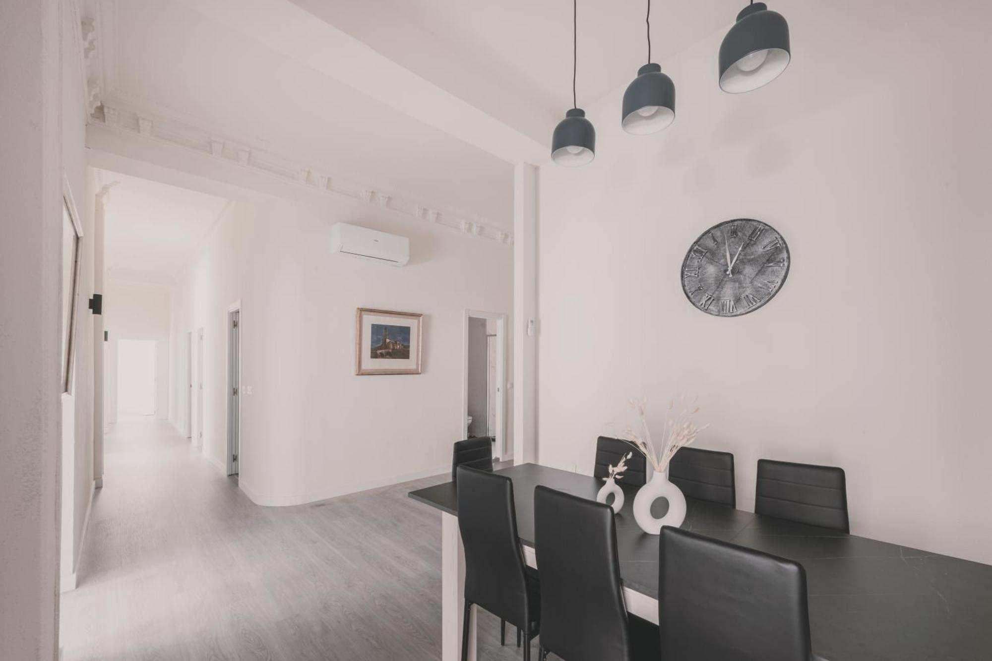 Apartamento Amplio Piso De 7 Habs, 4 Banos Sobre Calle Gran Via *