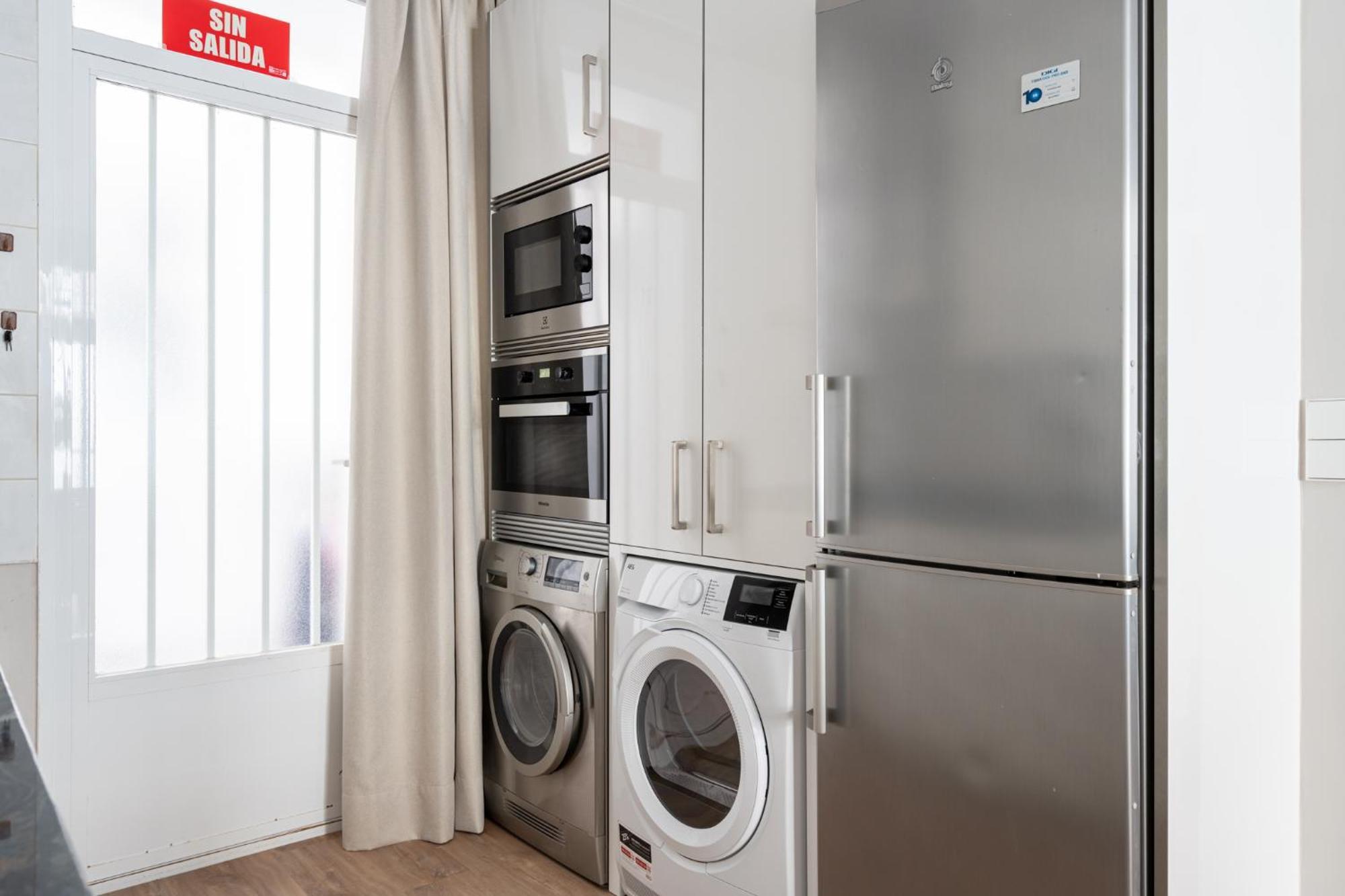 Deluxe Reina Sofia Atocha Comfy *