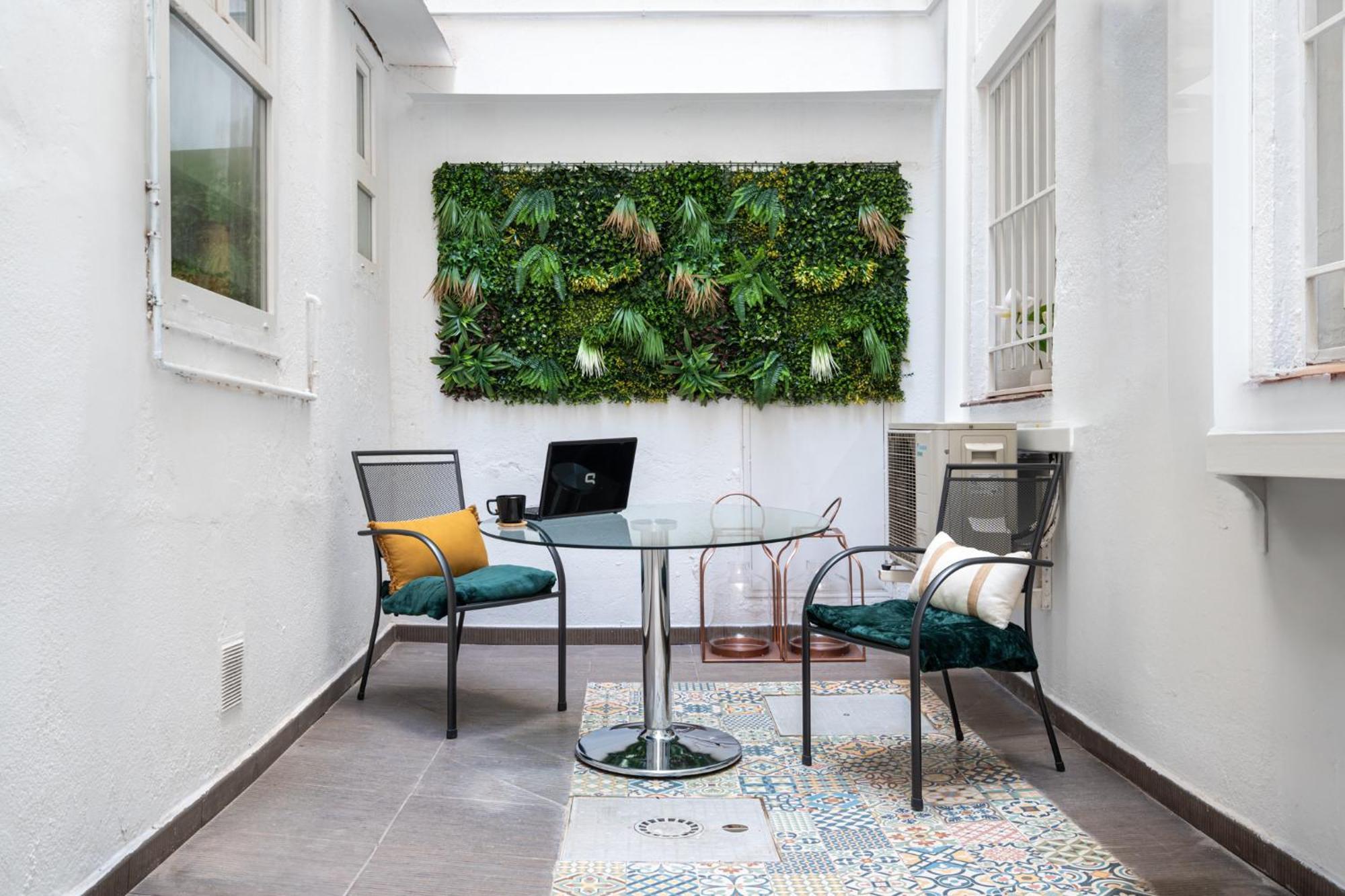 Deluxe Reina Sofia Atocha Comfy