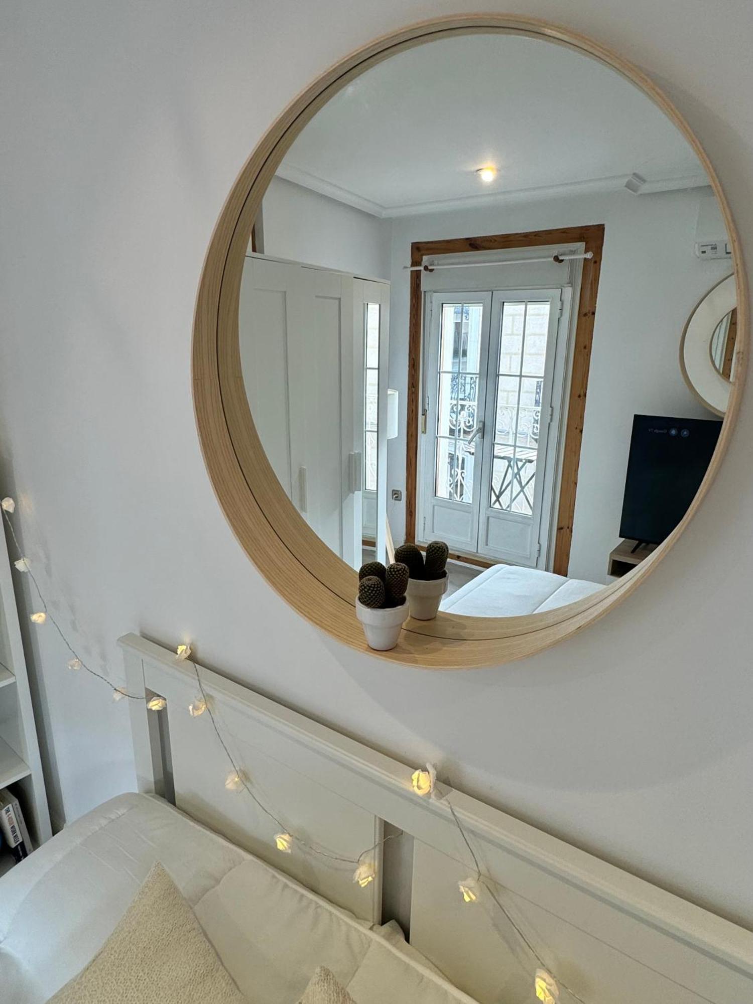 Lovely Balcony Center Apartment