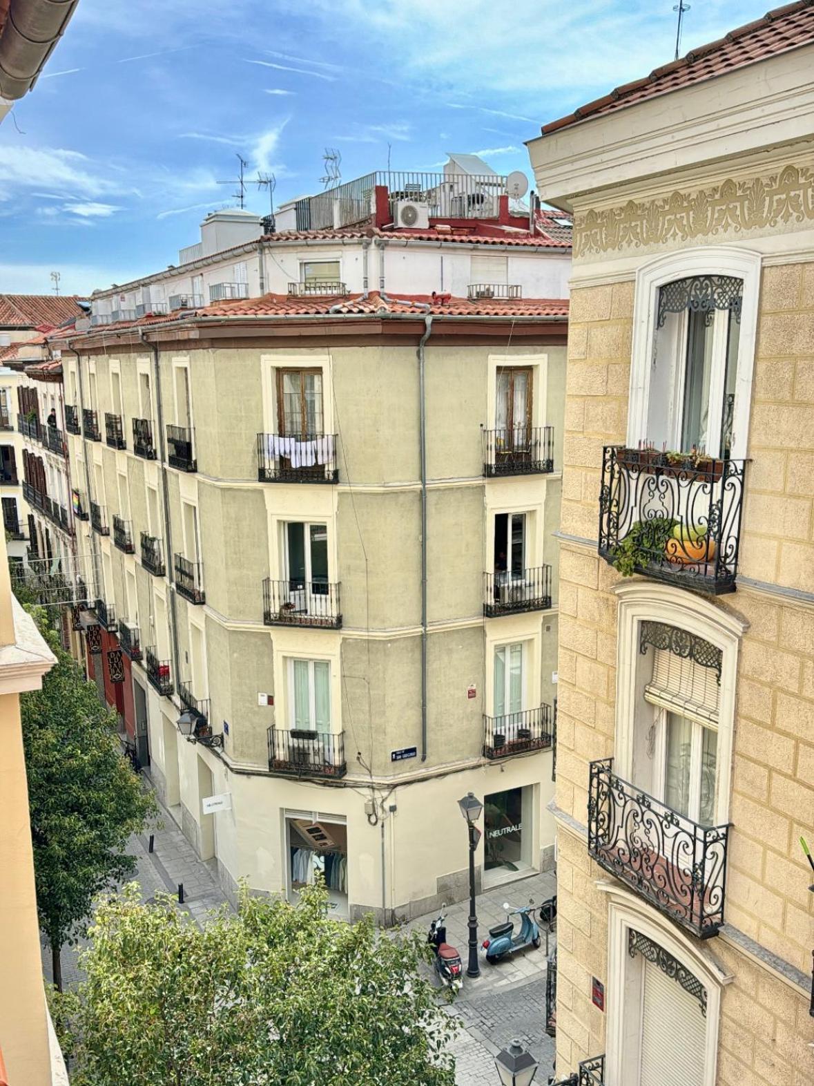 Apartment Lovely Balcony Center *
