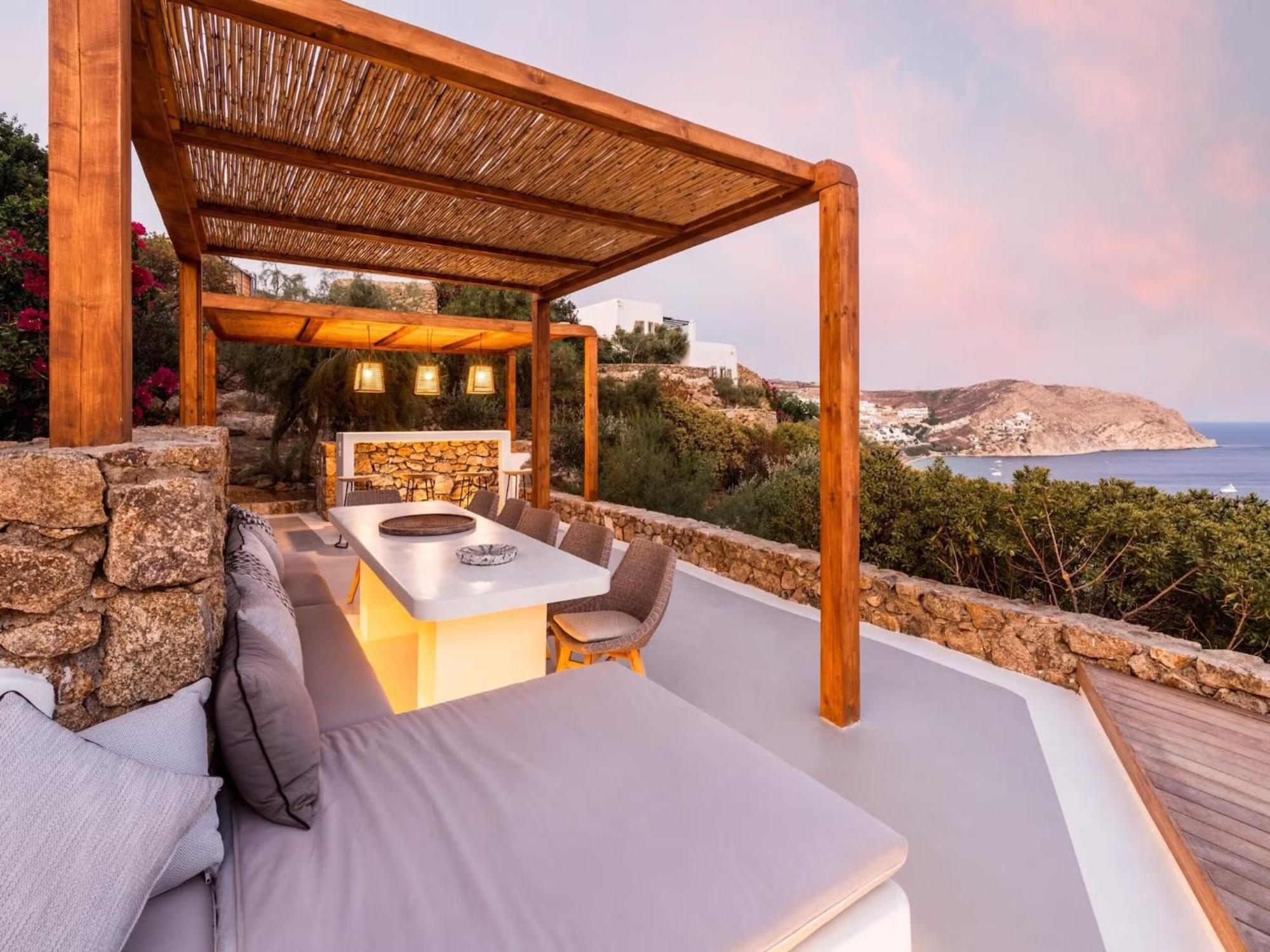 Villa Stunning Surrounded By Lush Greenery Madrid