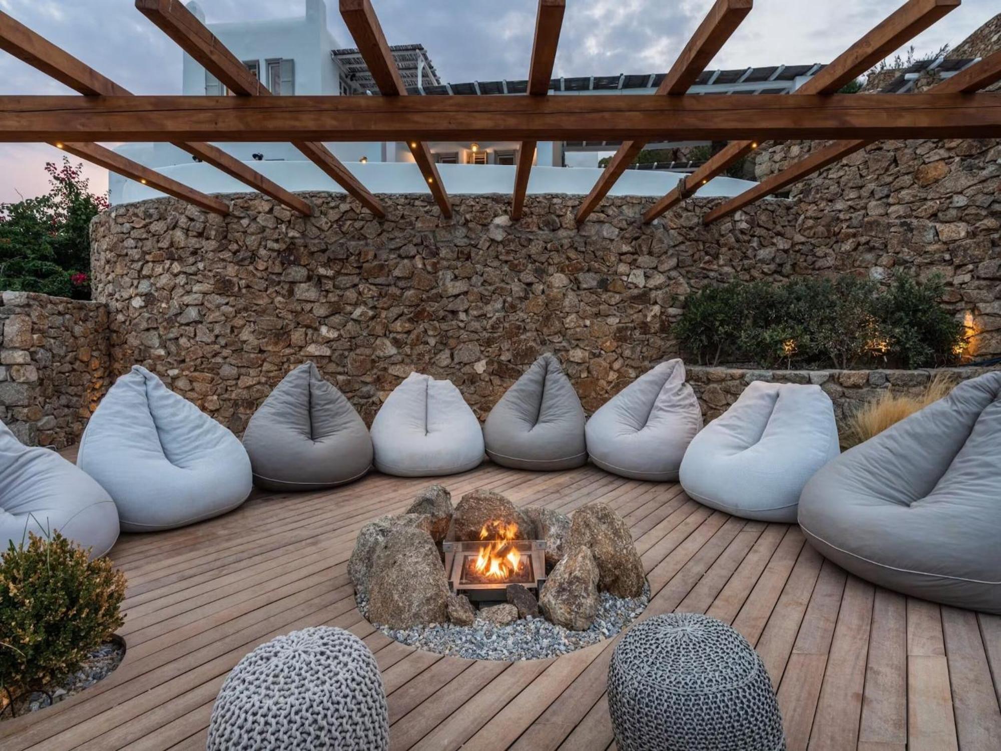 Villa Stunning Surrounded By Lush Greenery