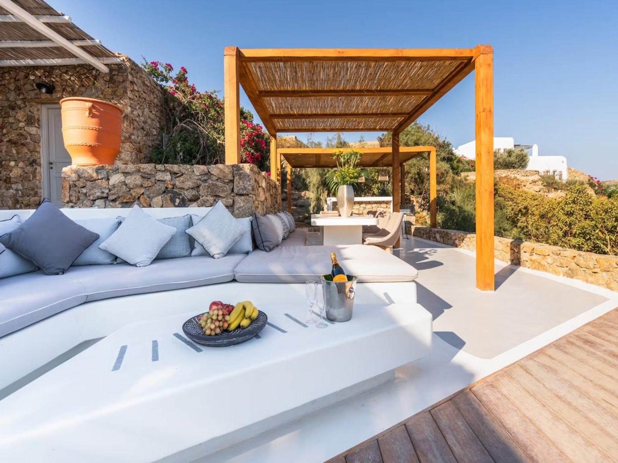 Stunning Surrounded By Lush Greenery Villa *