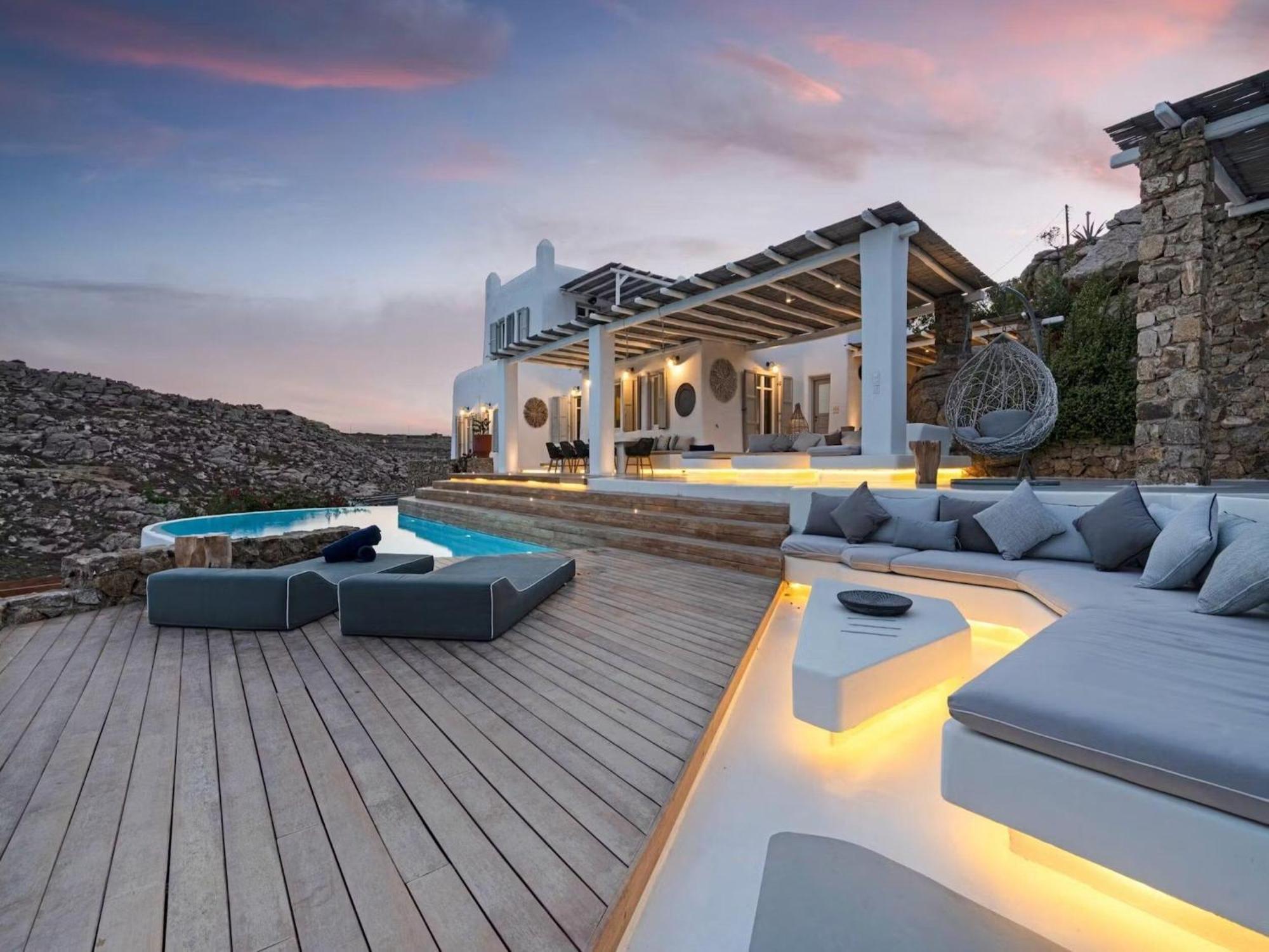 Villa Stunning Surrounded By Lush Greenery Madrid