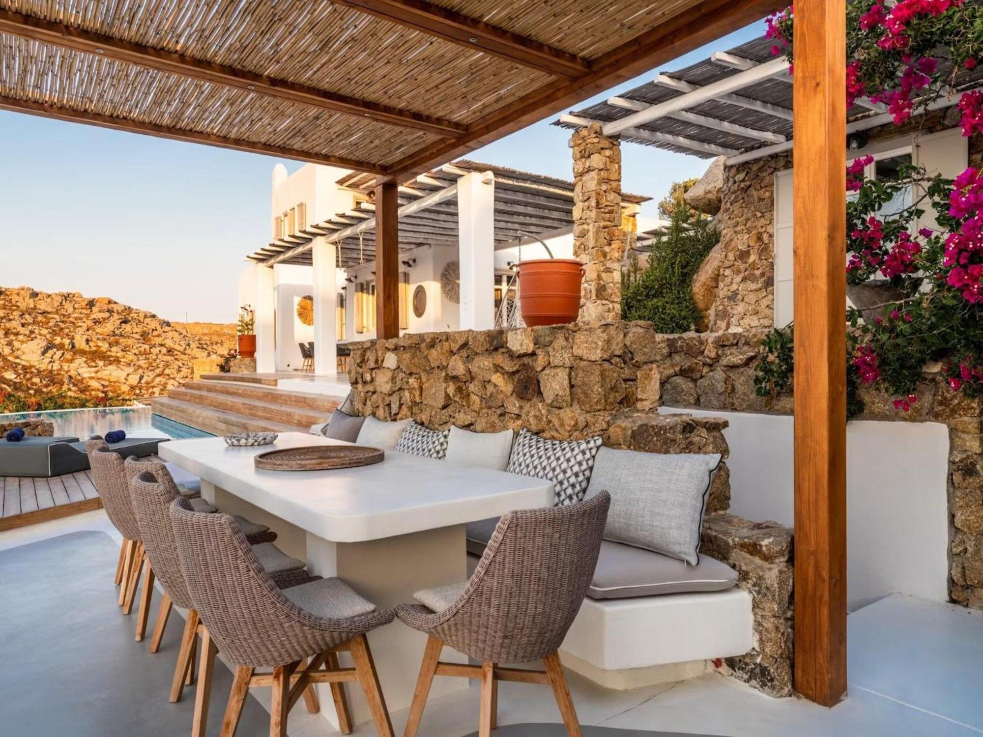 Stunning Surrounded By Lush Greenery * Madrid
