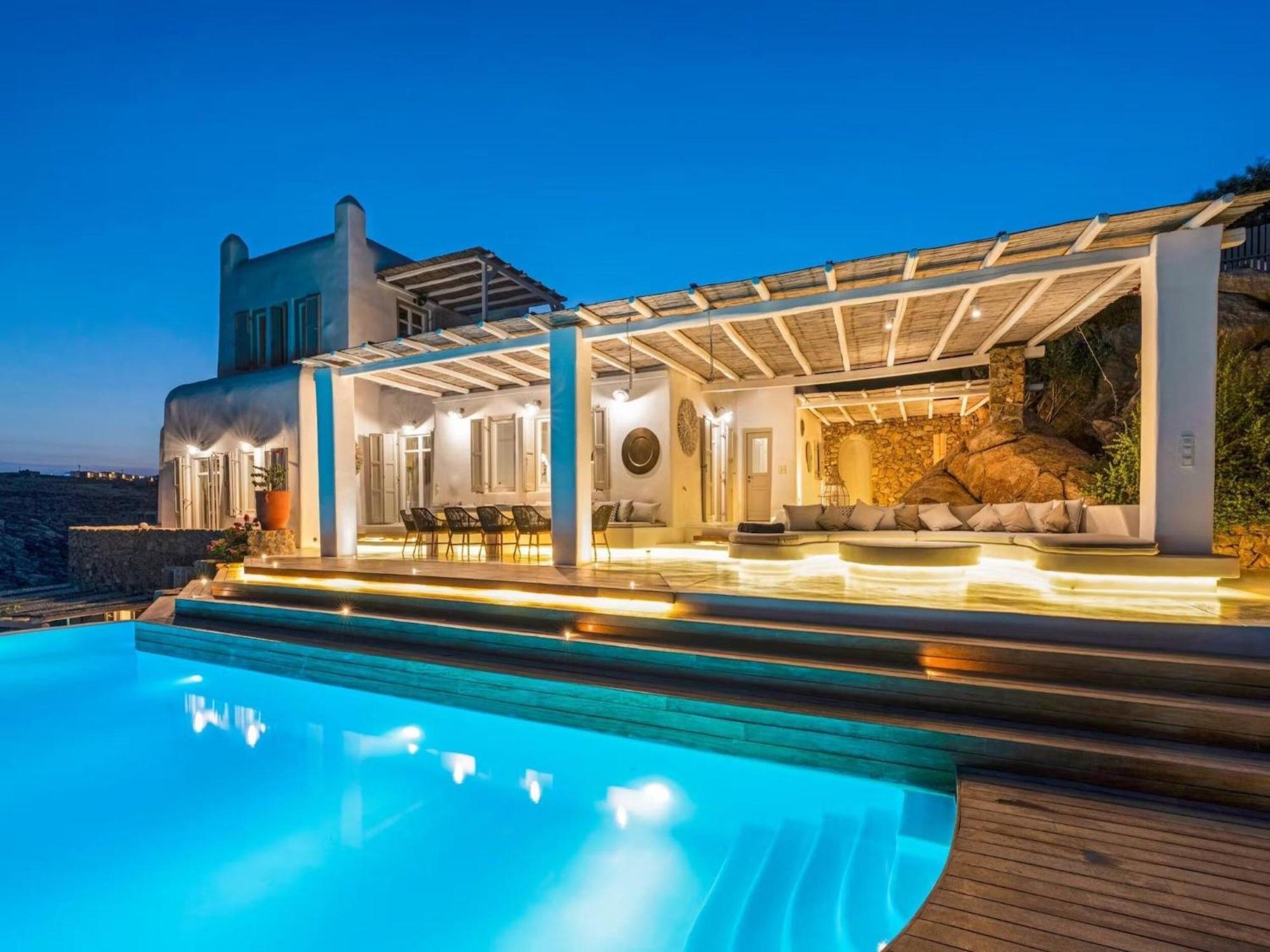 Villa Stunning Surrounded By Lush Greenery