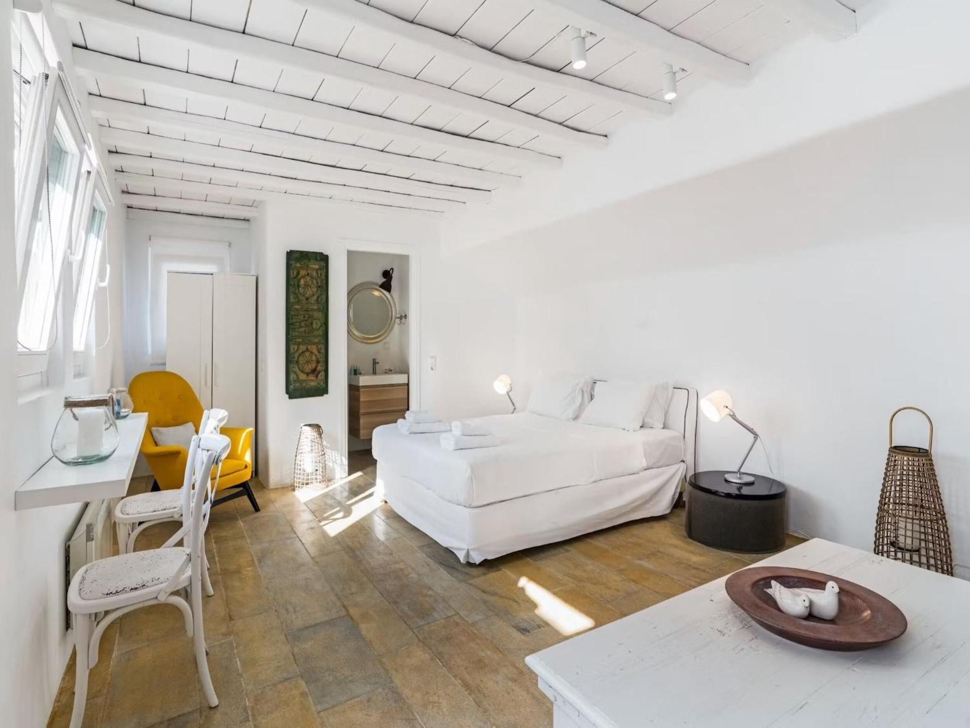 Stunning Surrounded By Lush Greenery Villa *