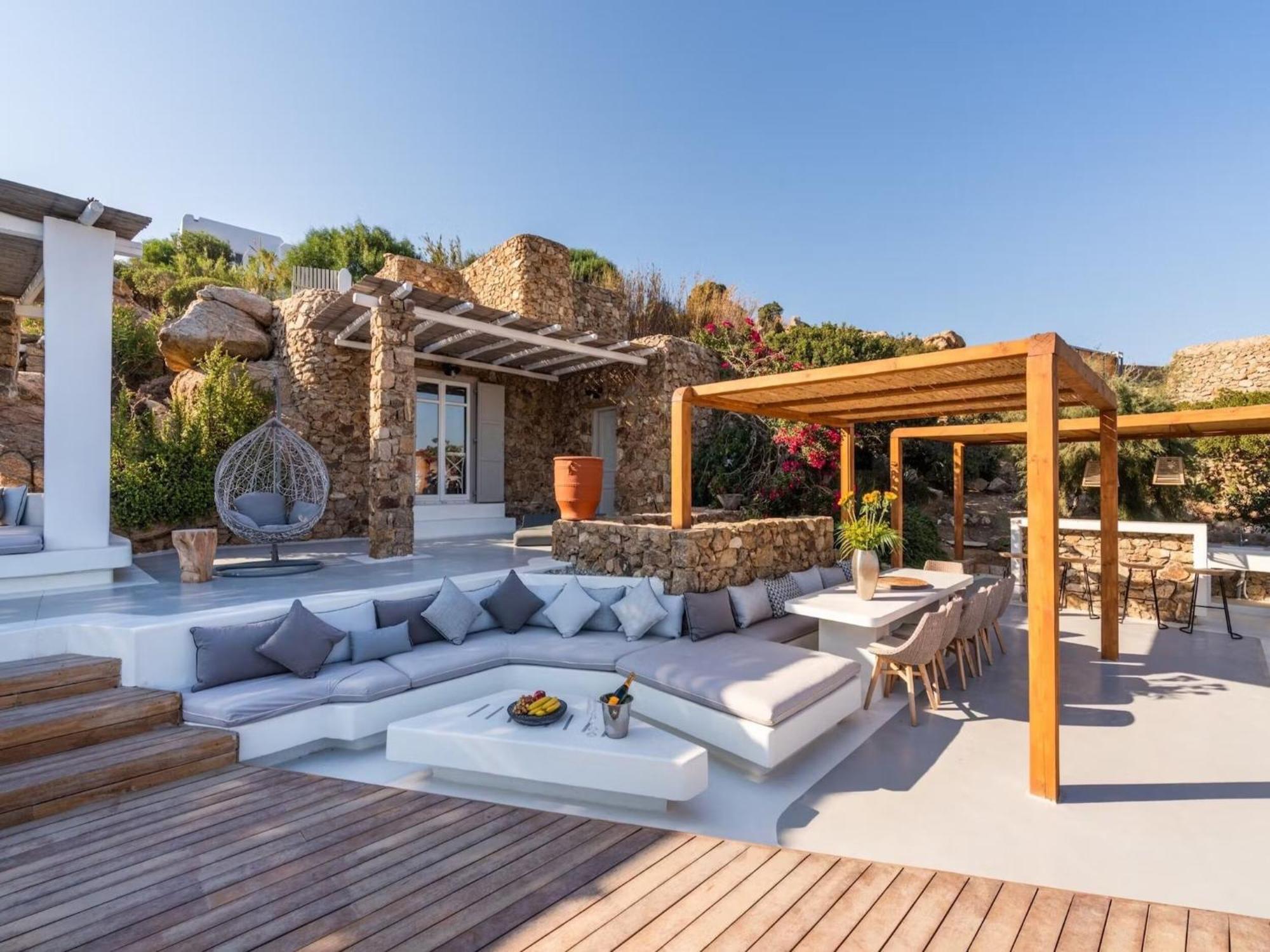 Stunning Surrounded By Lush Greenery Villa *