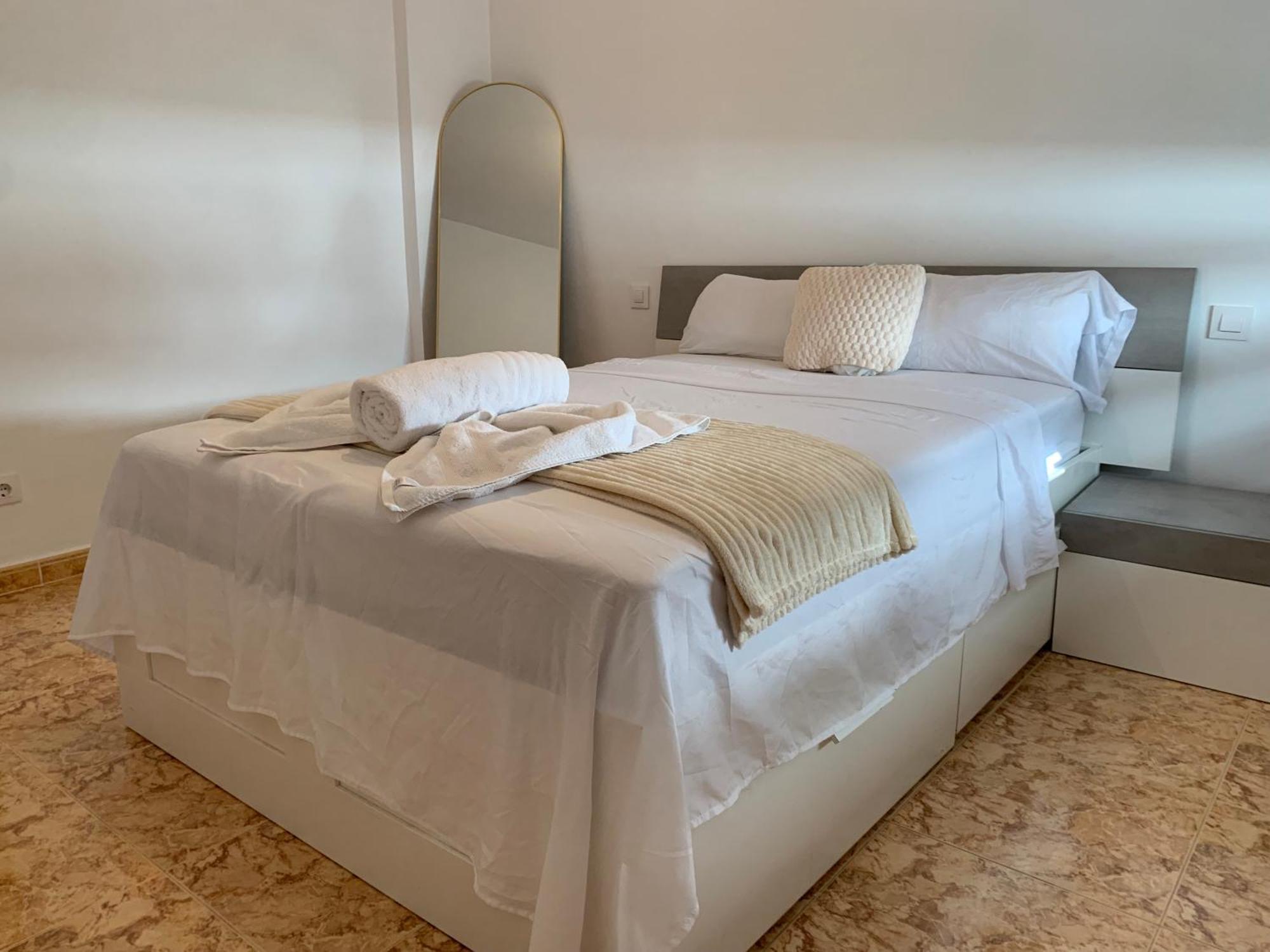 Apartamento Pisos Baraja Gl *