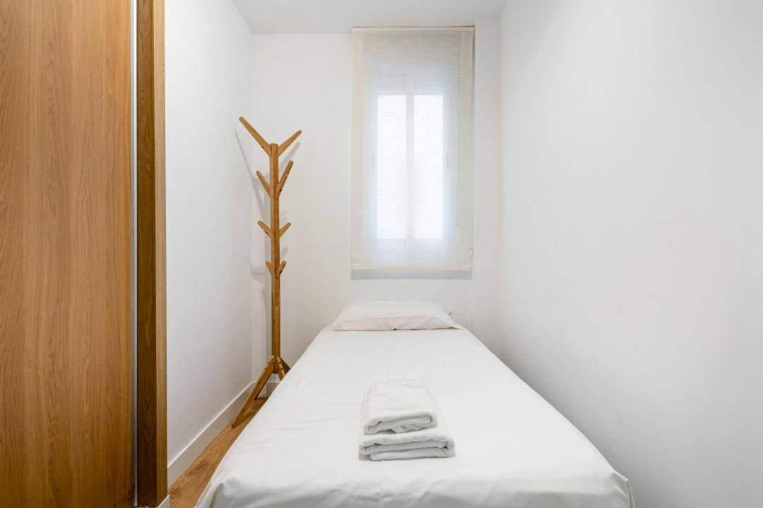 3 Bedrooms 2 Bathrooms Furnished - Salamanca - Stylish - Mintystay Apartamento