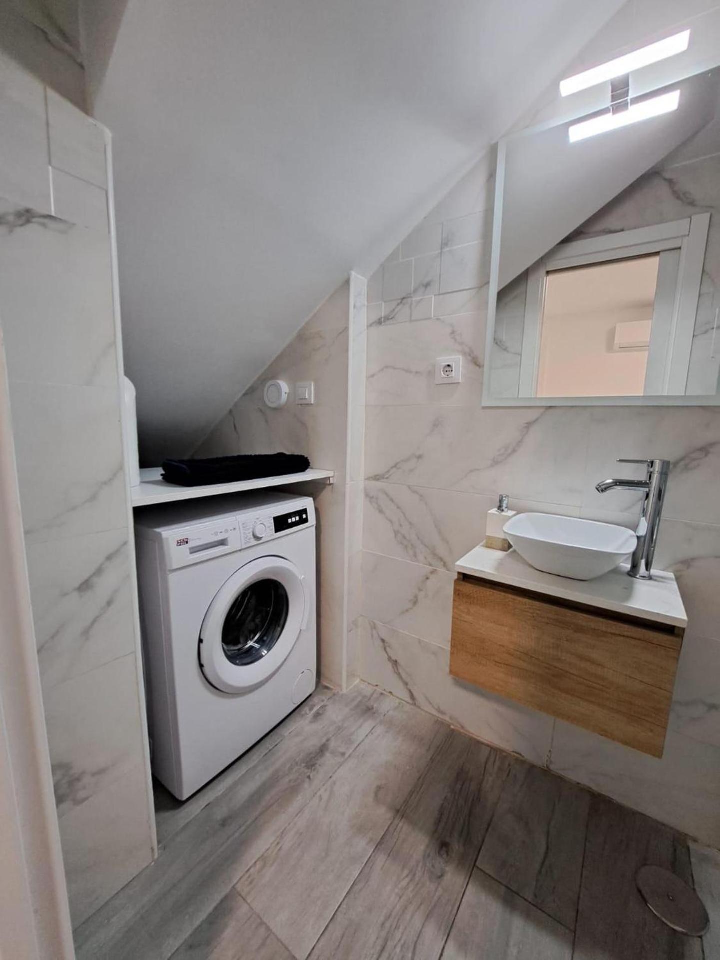 Apartment Cozy Up To 6 Persons 3 Min To Metro *