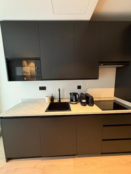 Apartamento Acogedor Loft Para 2 En Duque De Rivas-centro Madrid