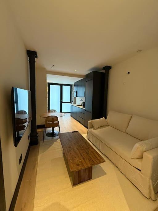 Apartamento Acogedor Loft Para 2 En Duque De Rivas-centro Madrid