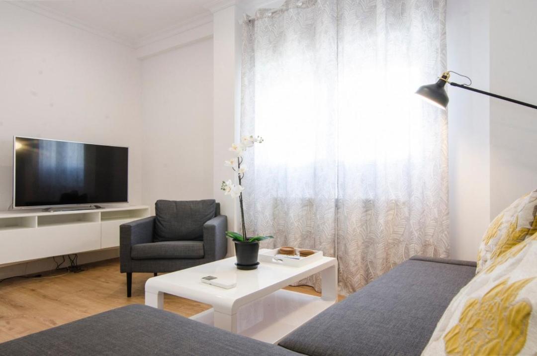 Modern And Cozy- 2 Bedrooms 2 Bathrooms- San Eugenio- Mintystay * Madrid